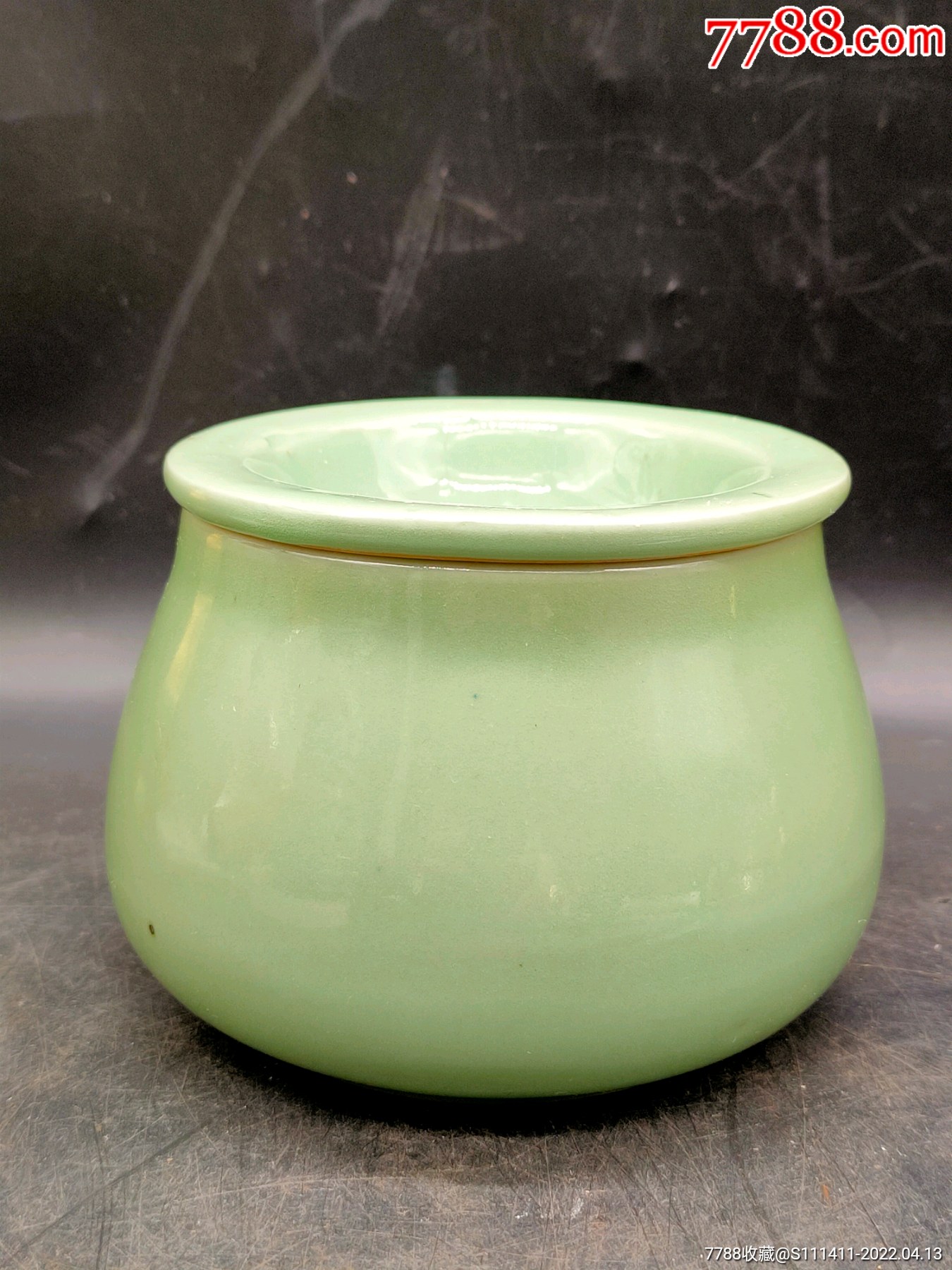 民国金钱纹豆青釉瓷器