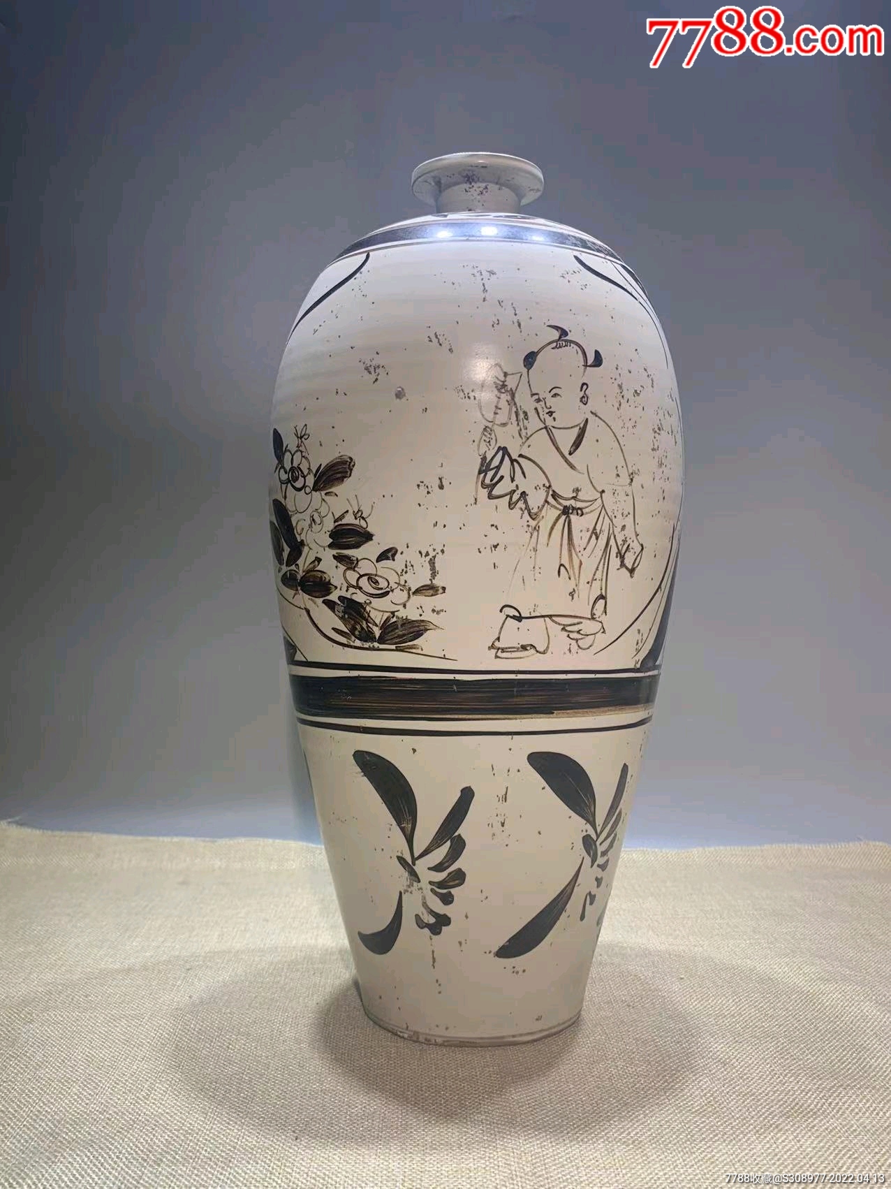 磁州窑白底黑花婴戏图梅瓶