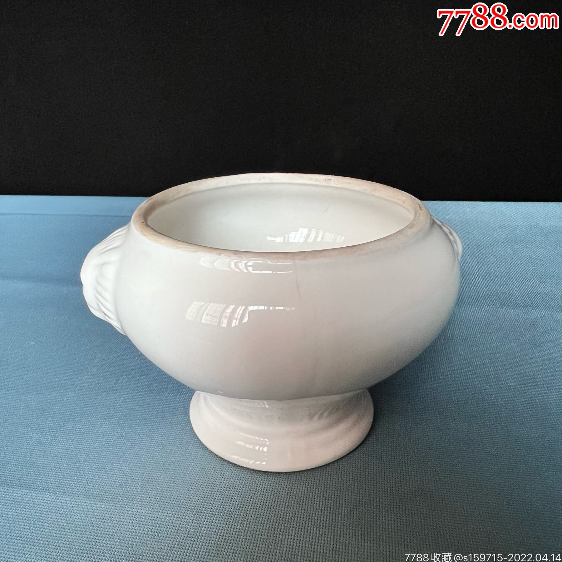 民国时期甜白釉铺首琴炉