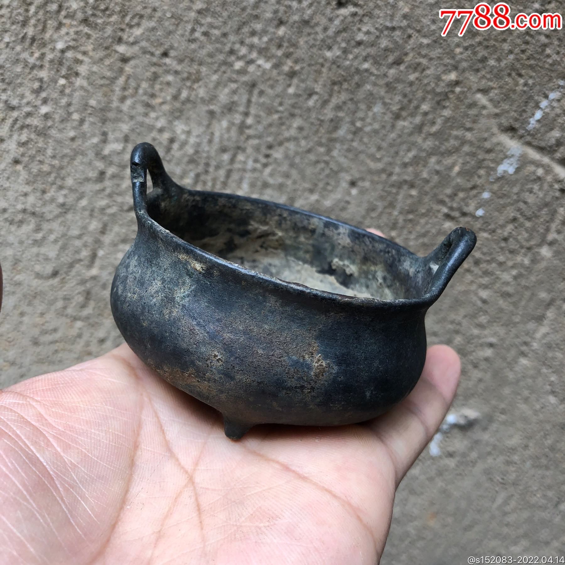 清代中期小琴炉口径7厘米高5厘米耳朵有裂不影响使用