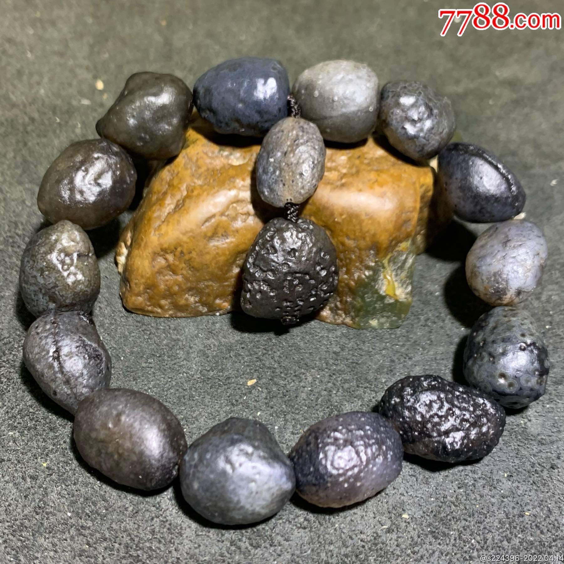 精美阿拉善黑珍珠玛瑙原石手串一条