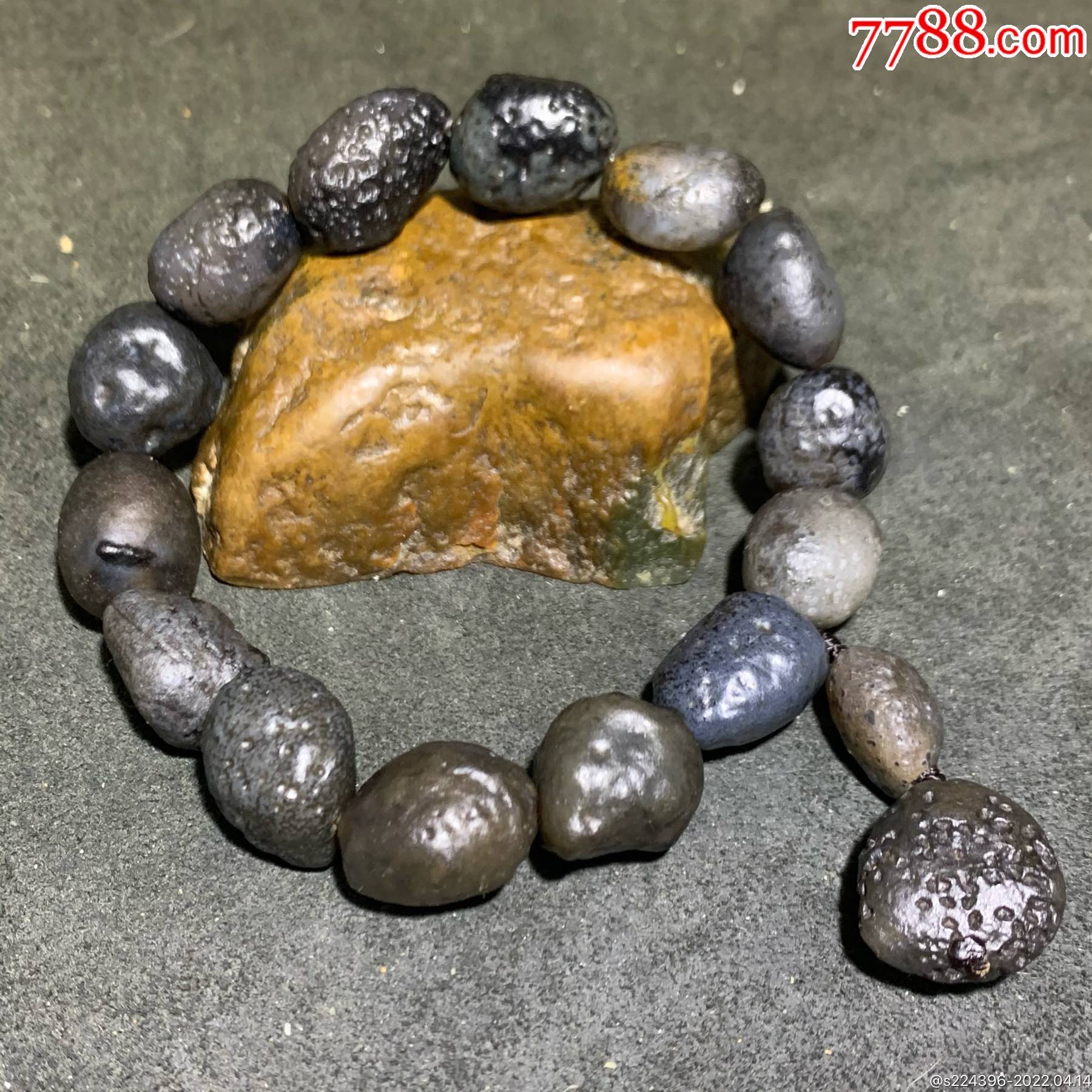 精美阿拉善黑珍珠玛瑙原石手串一条