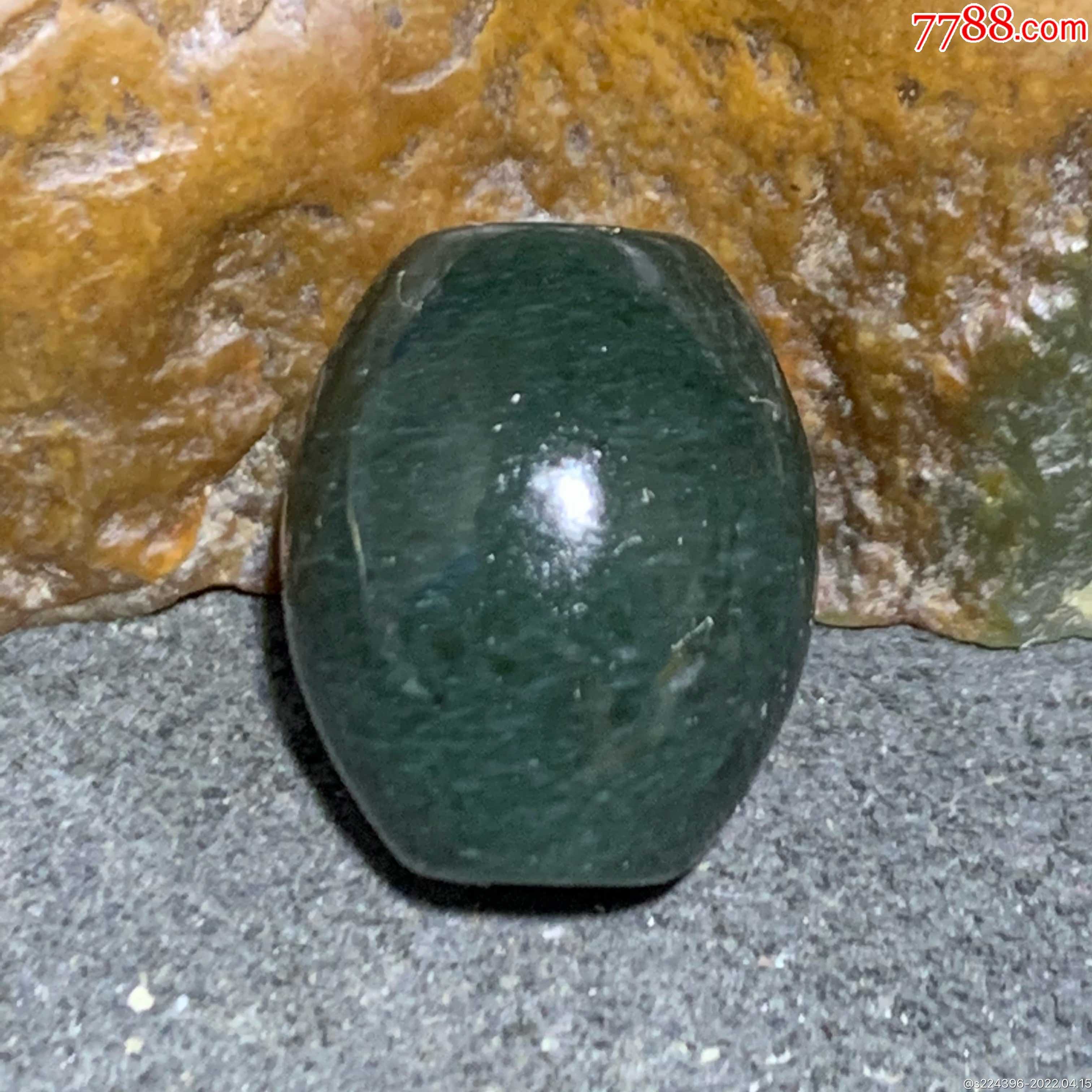 天然新疆和田青玉桶珠一颗