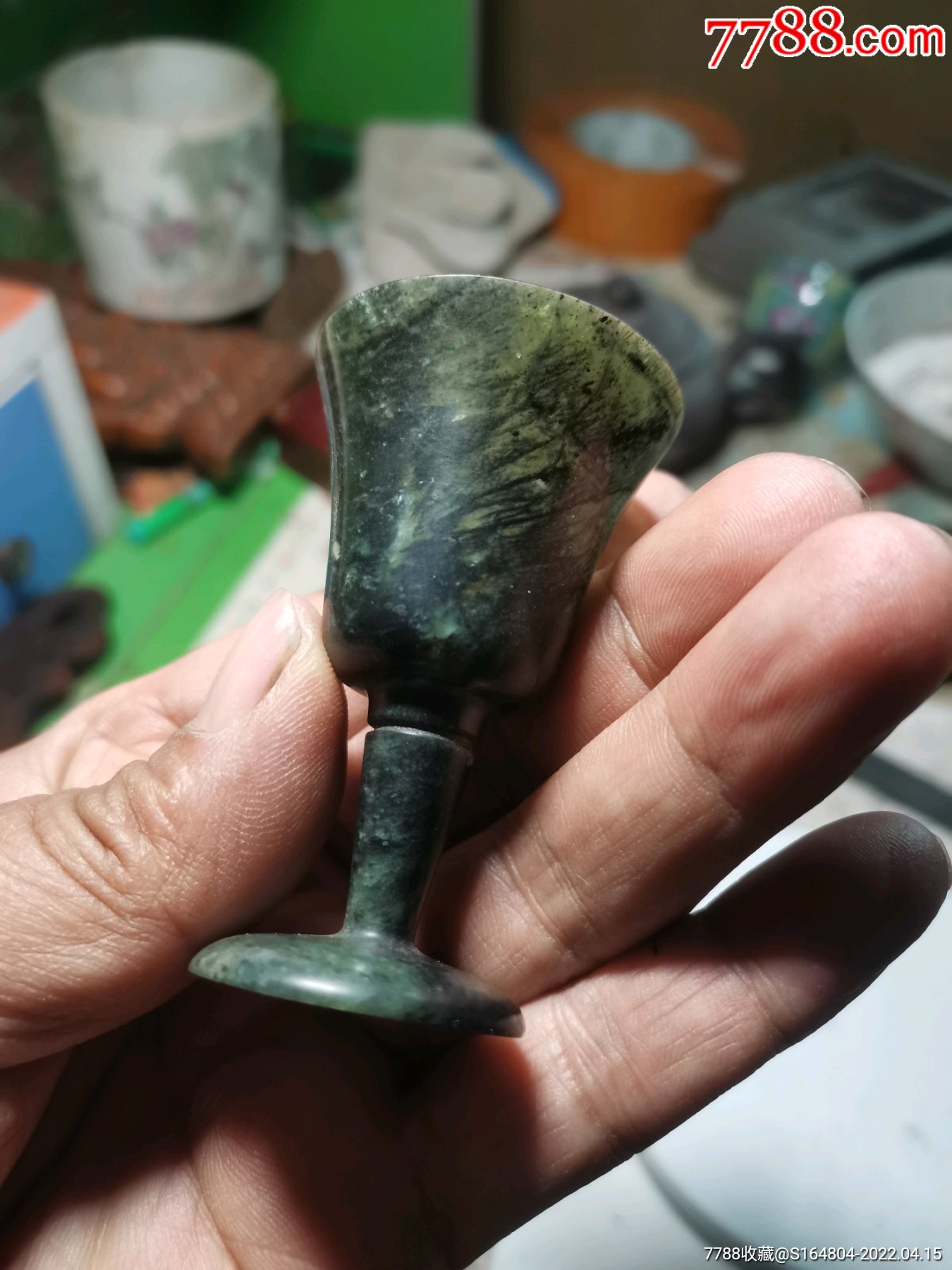 墨玉的高足酒杯