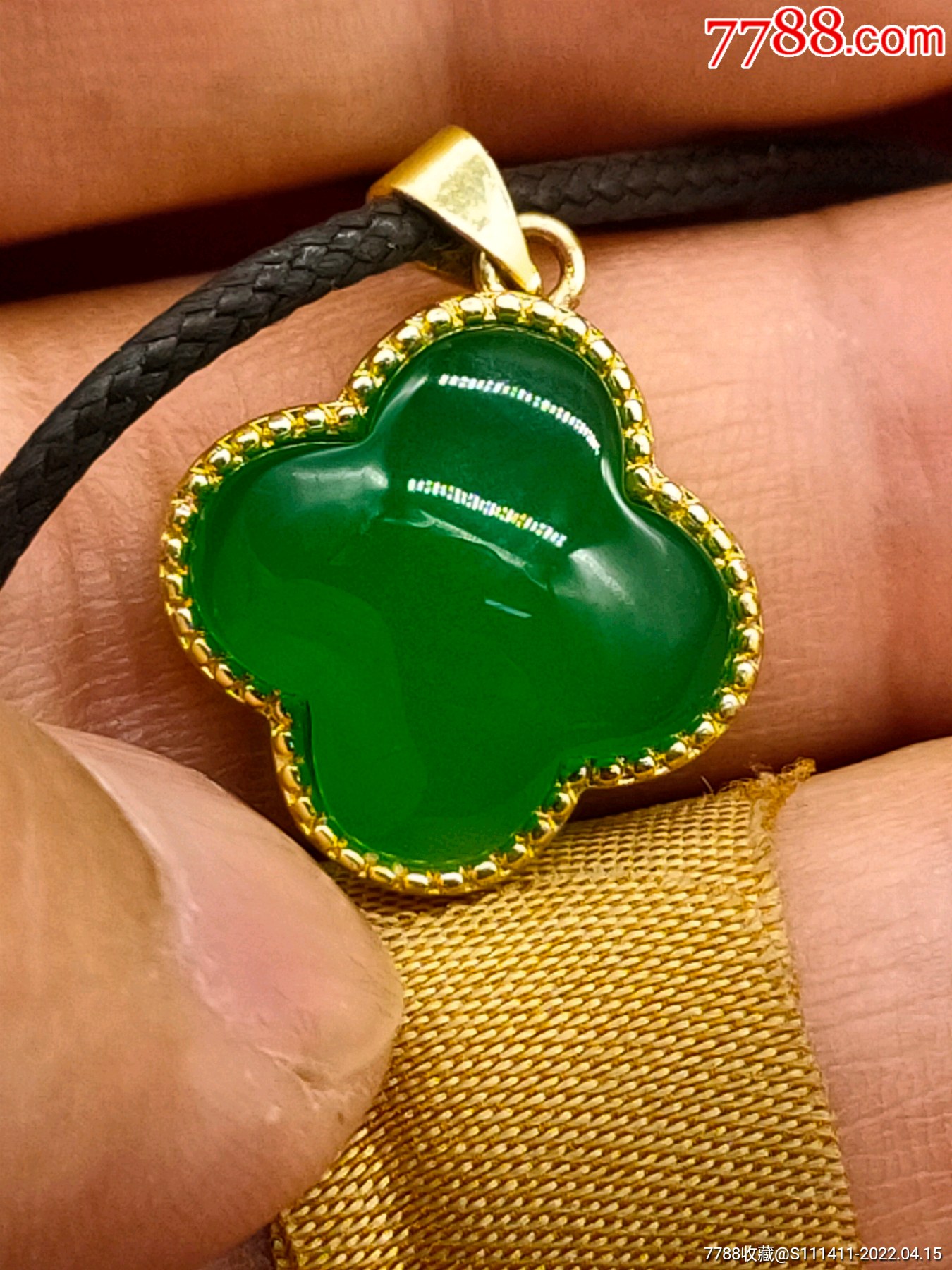 四叶草绿色宝石吊坠皮绳项链