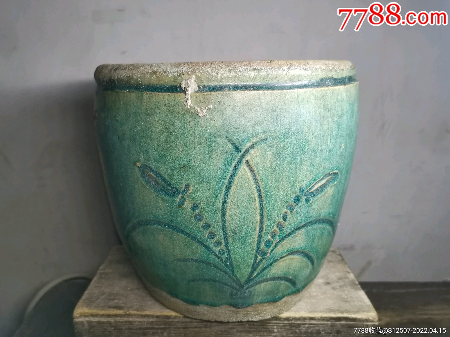 绿釉花卉小卷缸