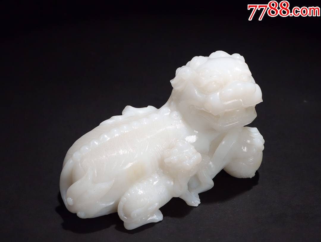 和田羊脂白玉双狮戏绣球摆件