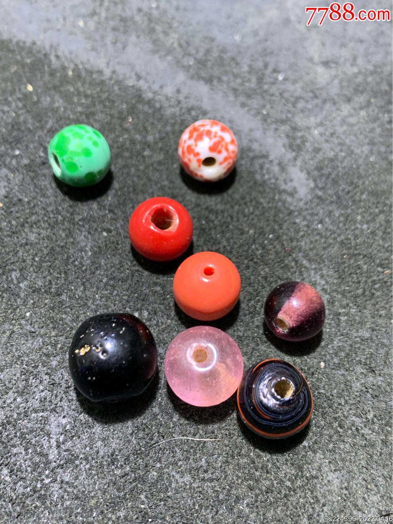 建国前后库存琉璃珠一组