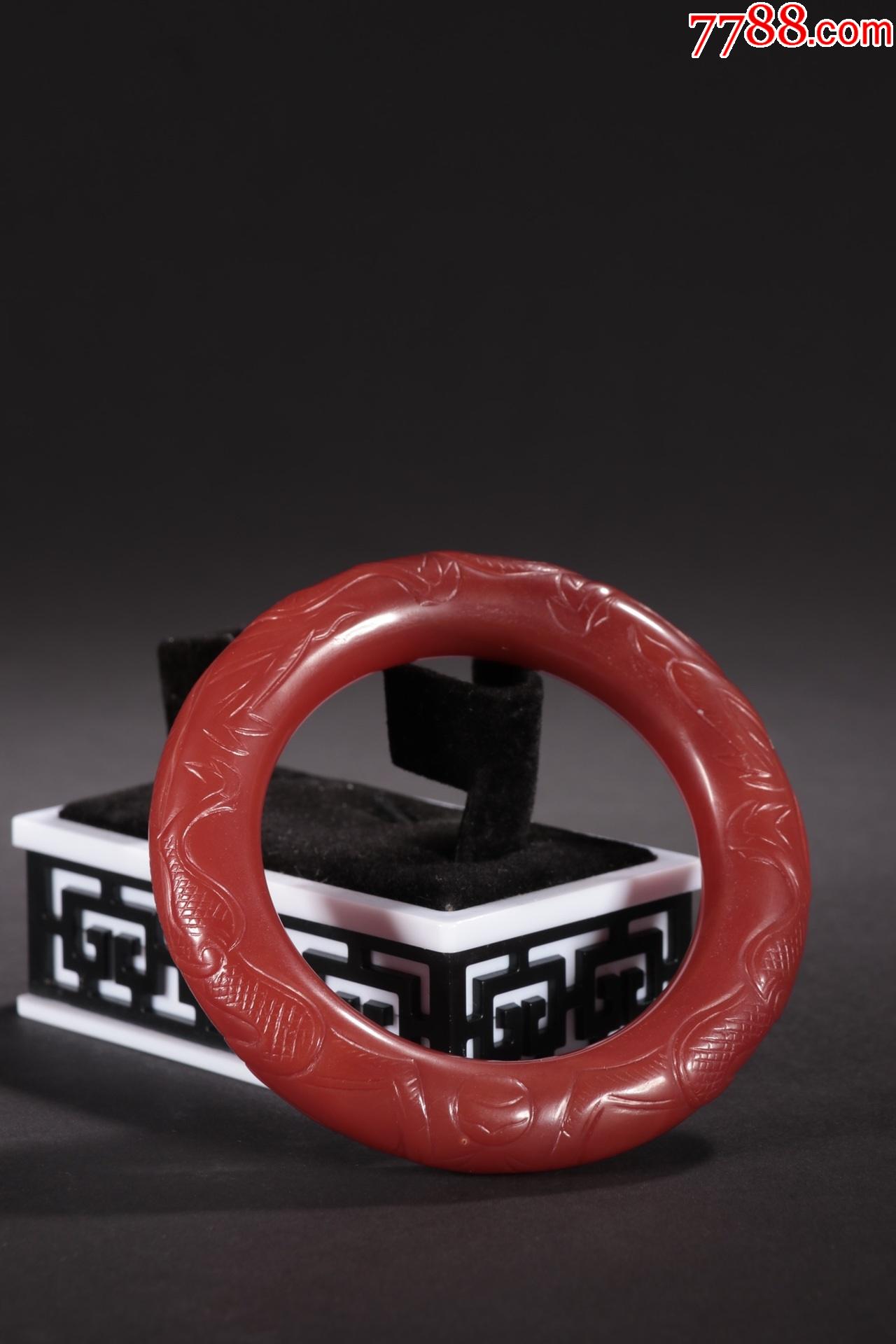 然老玛瑙龙纹圆条手镯