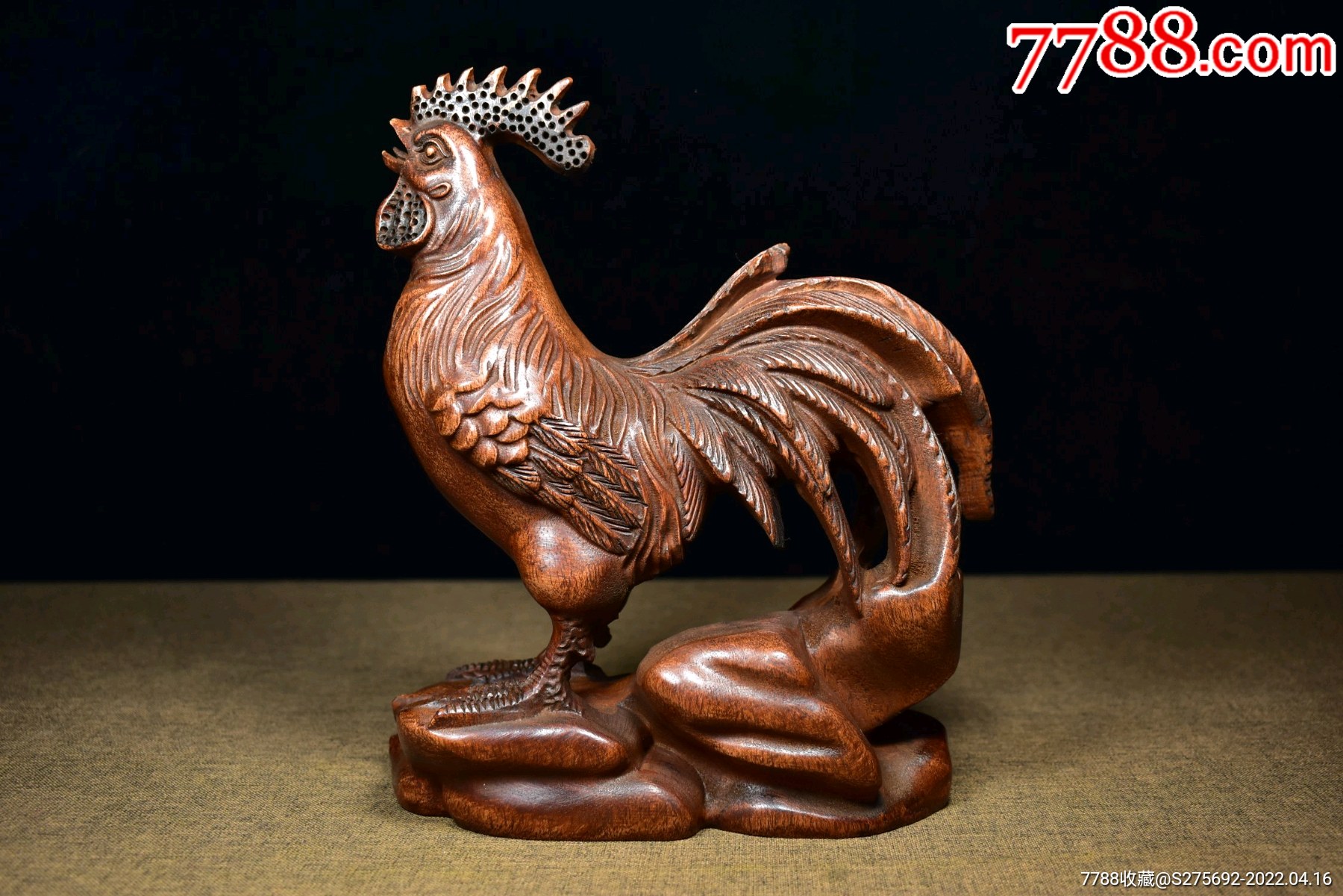 草花梨雕刻大公鸡摆件