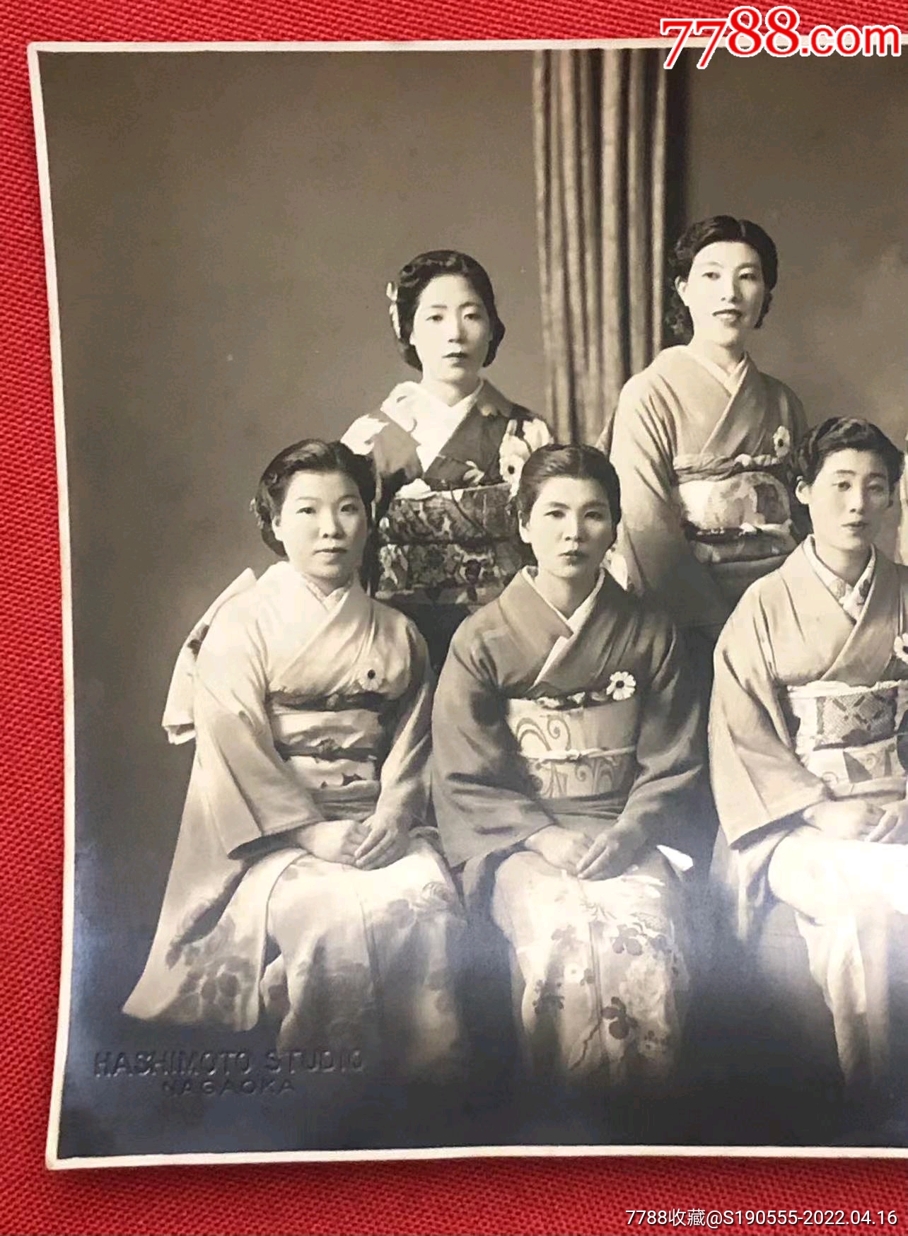 民国时期穿和服的9名美女合影老照片