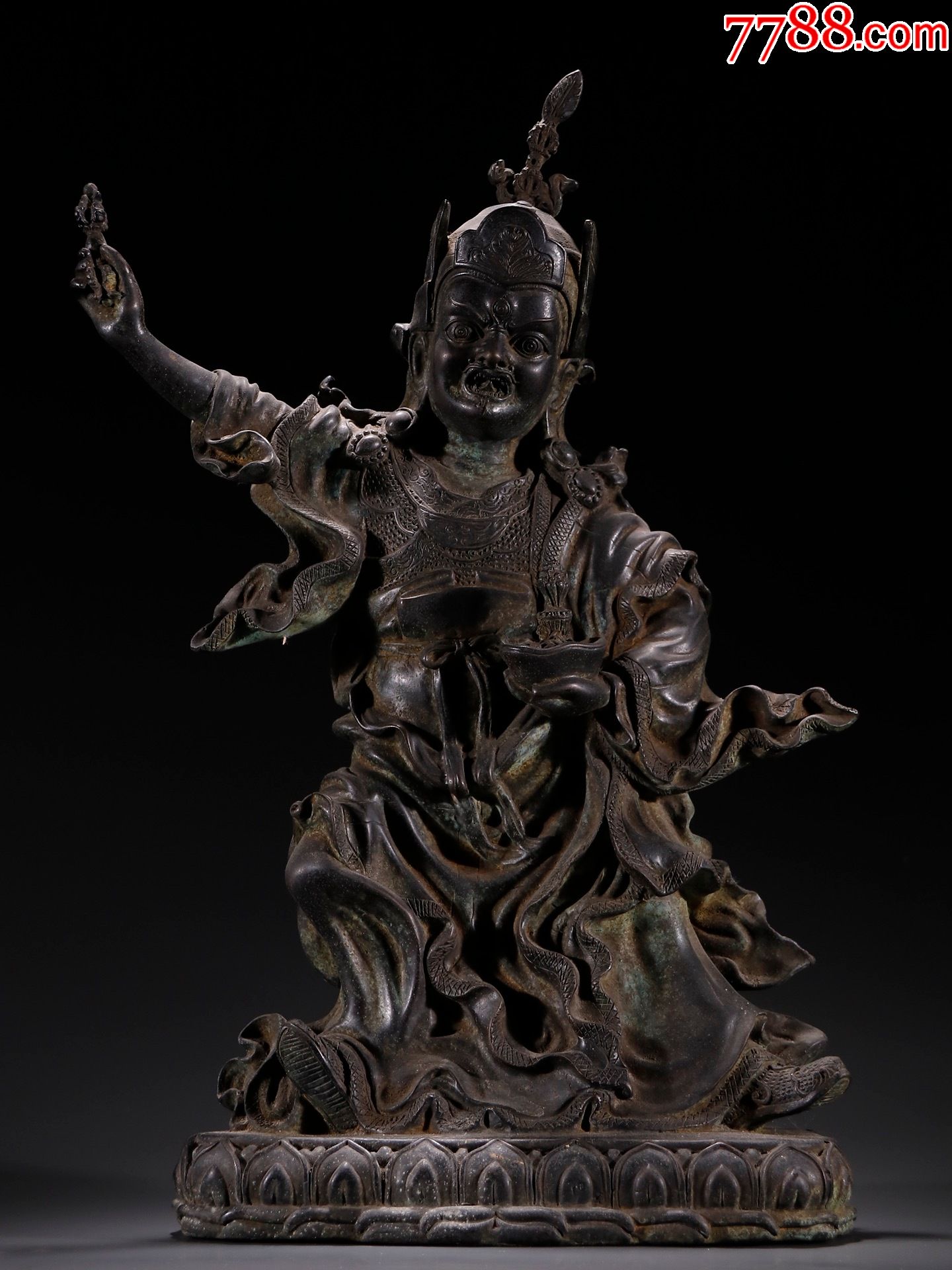 铜胎莲花生造像