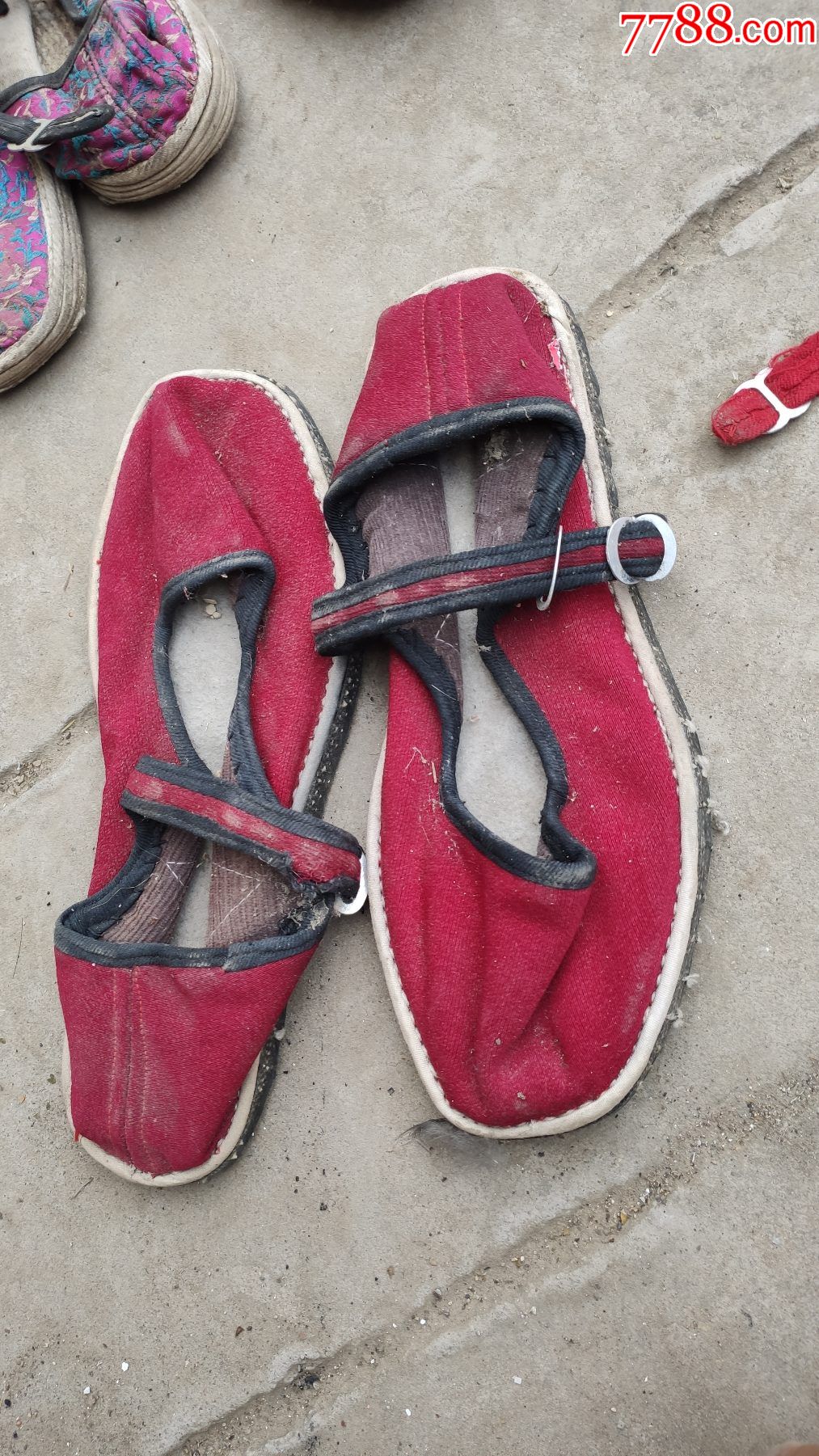 旧鞋收藏女士一带旧布鞋红色绒面黑塑胶底23厘米36码