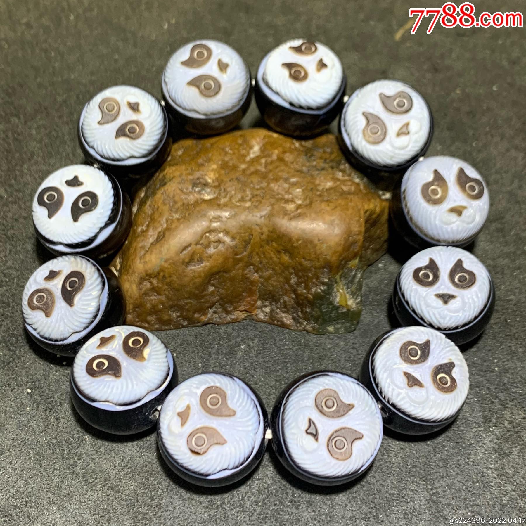 精品药师玛瑙俏色巧雕熊猫大手串一条