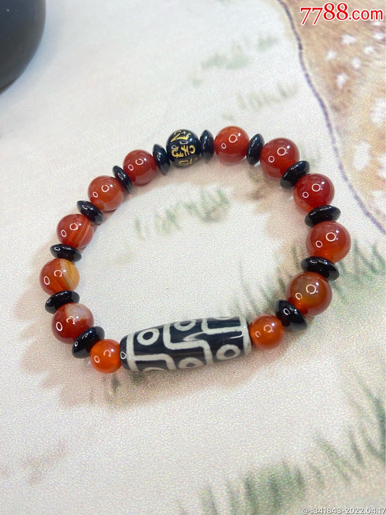 南红玛瑙手串卡89mm的中间为九眼天珠玛瑙的感兴趣的话点我想要和我