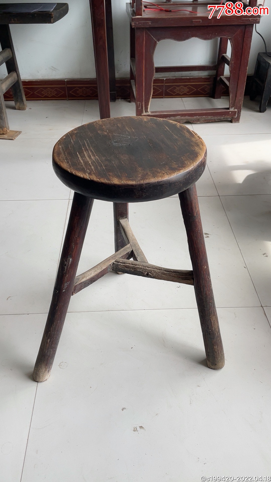 清代榆木圆凳做工精致结实牢固