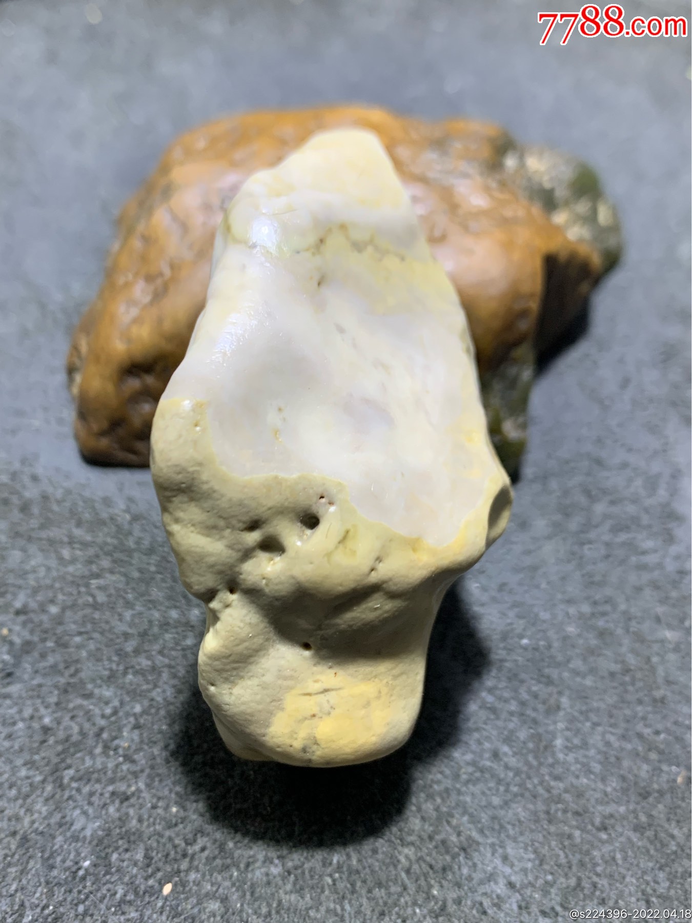 精美天然阿拉善戈壁彩玉原石一颗