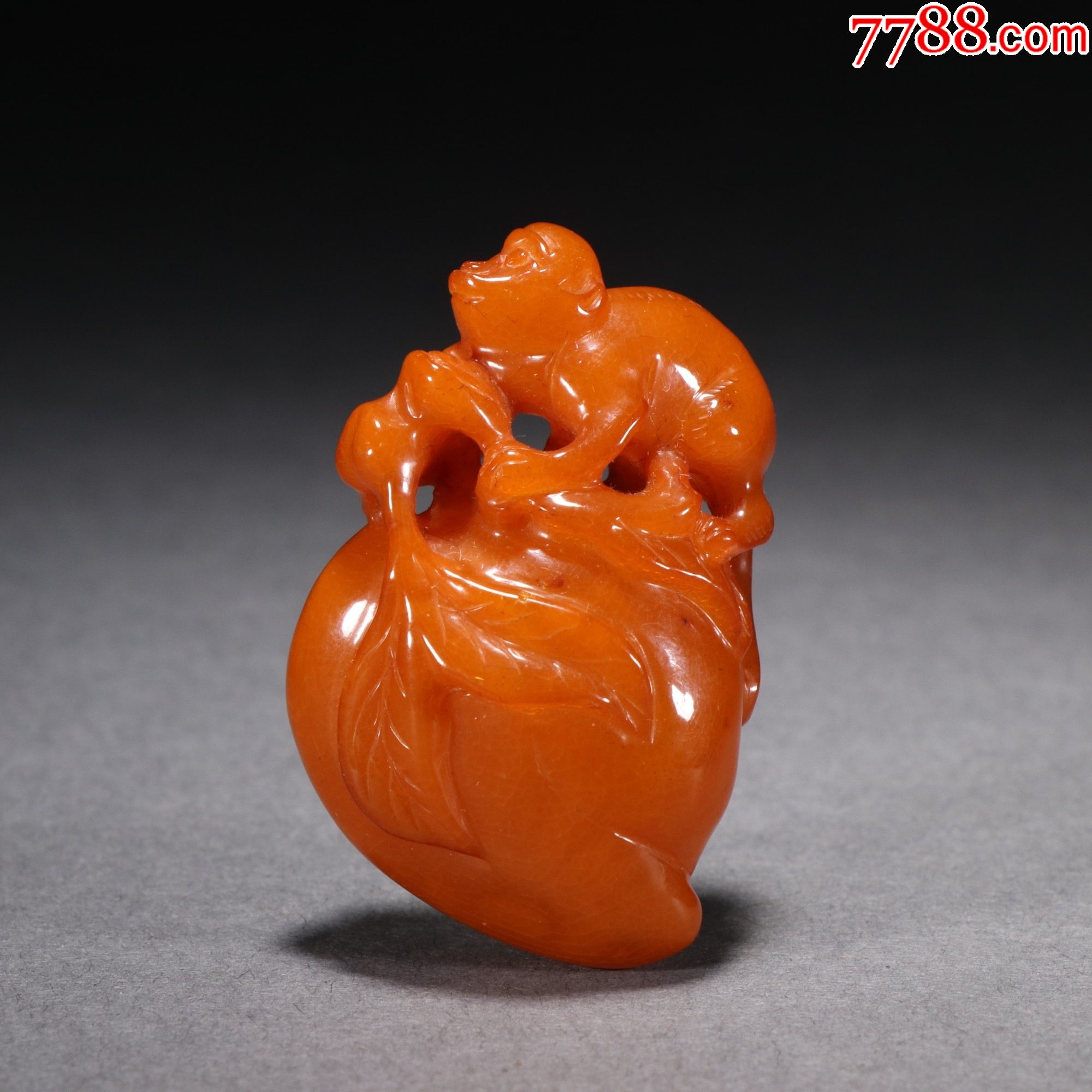 蜜蜡灵猴献寿雕件