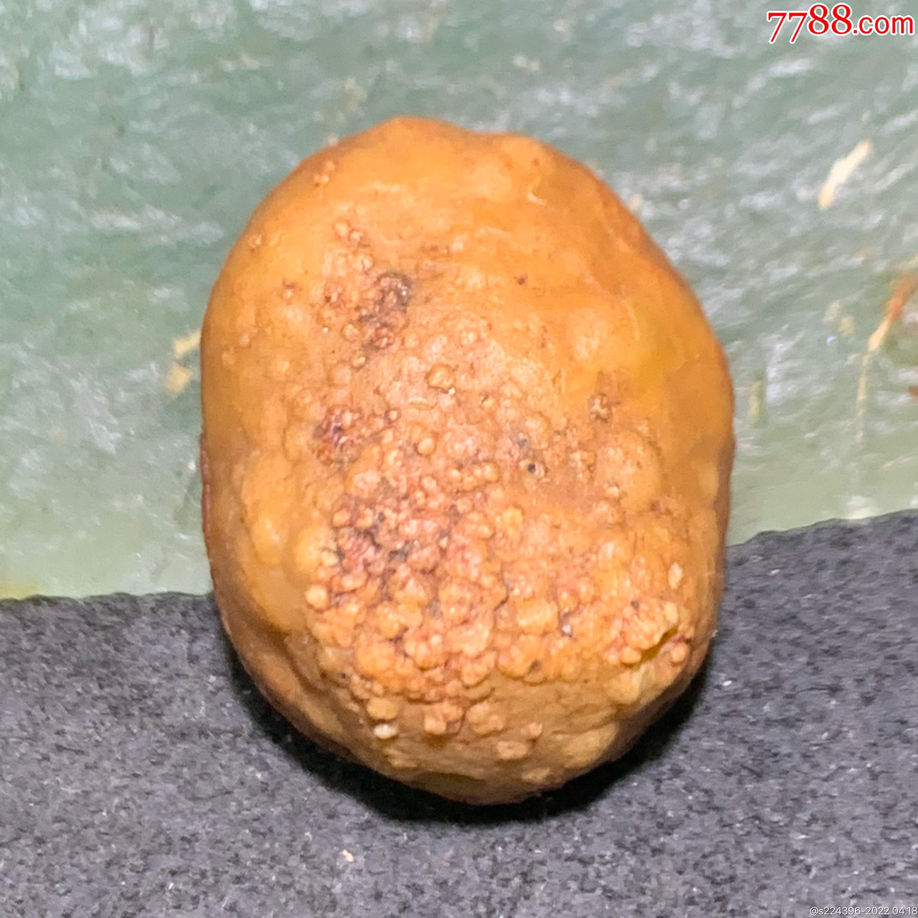 精美罕见高玉化阿拉善阴阳面筋脉石原石珠子一颗