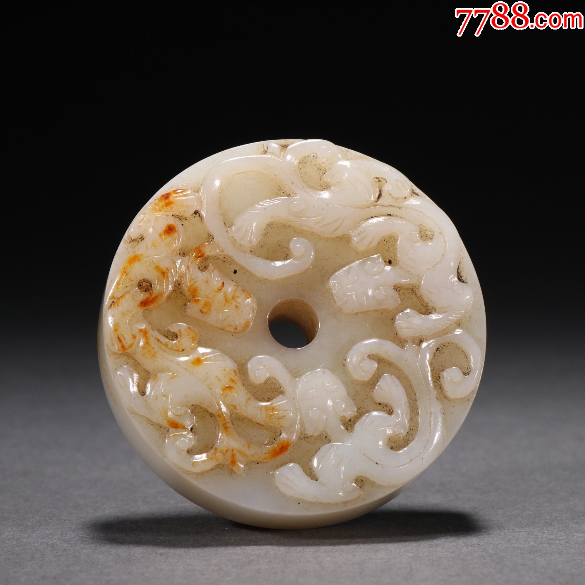 和田玉螭龙纹玉璧