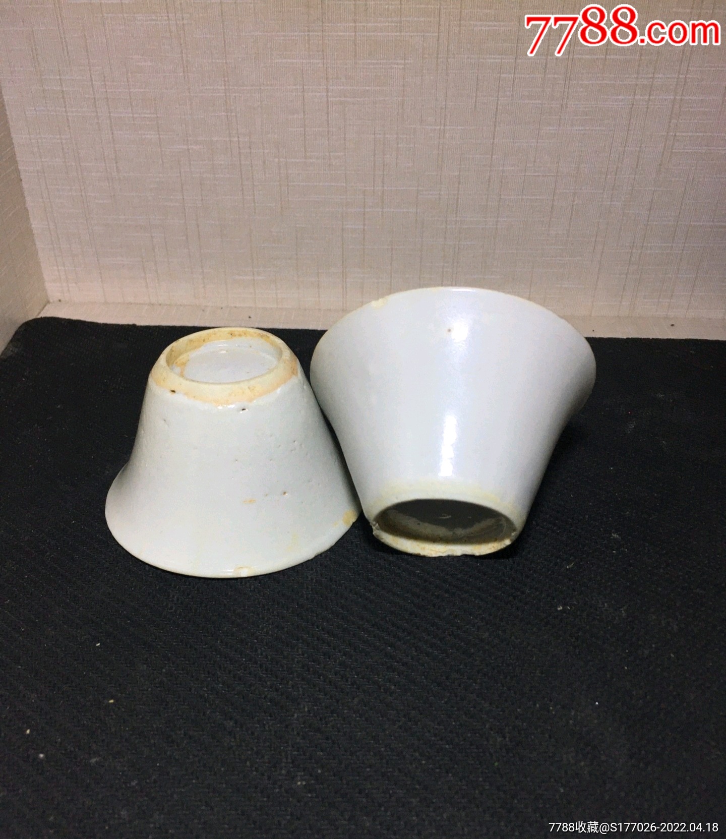 明代永宣甜白压手杯一对