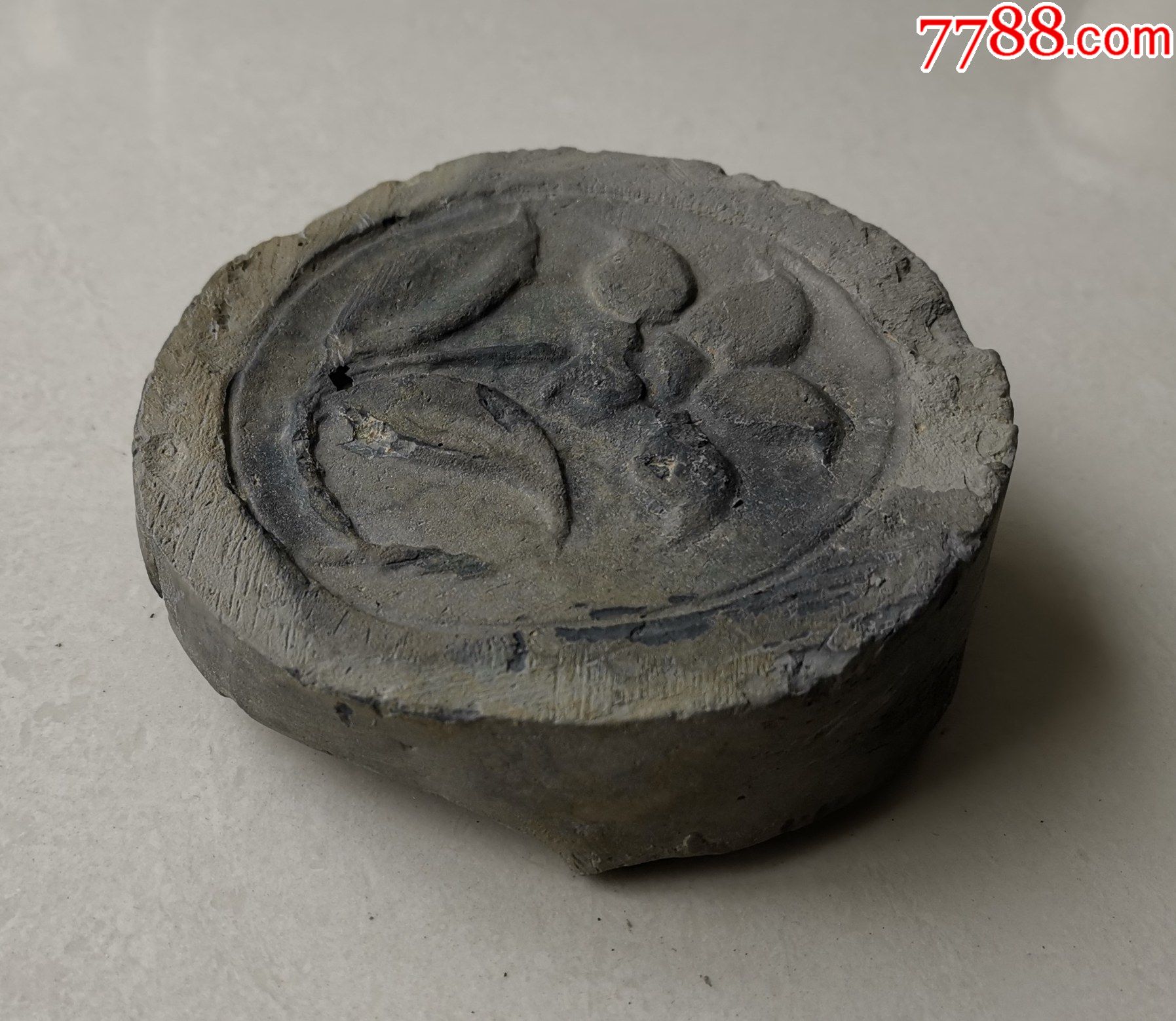 0浏览量:备注:南宋杭州花卉瓦当,直径12厘米简介:植物纹瓦当