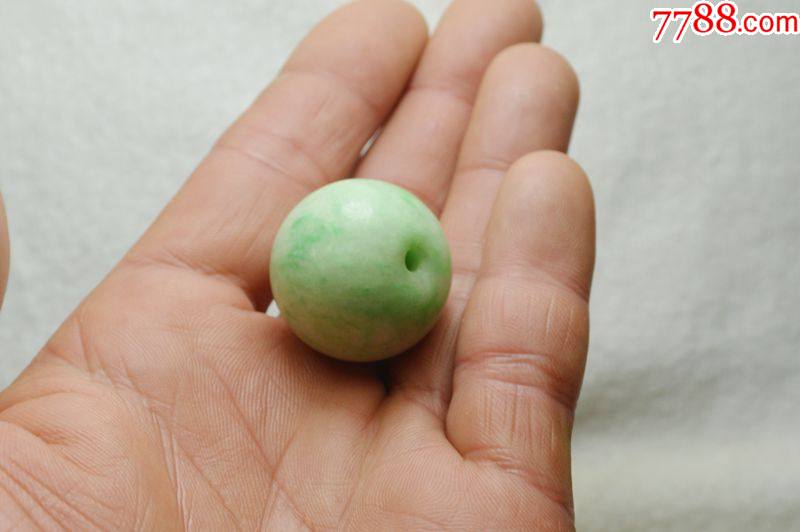 清代翡翠飘花老朝珠