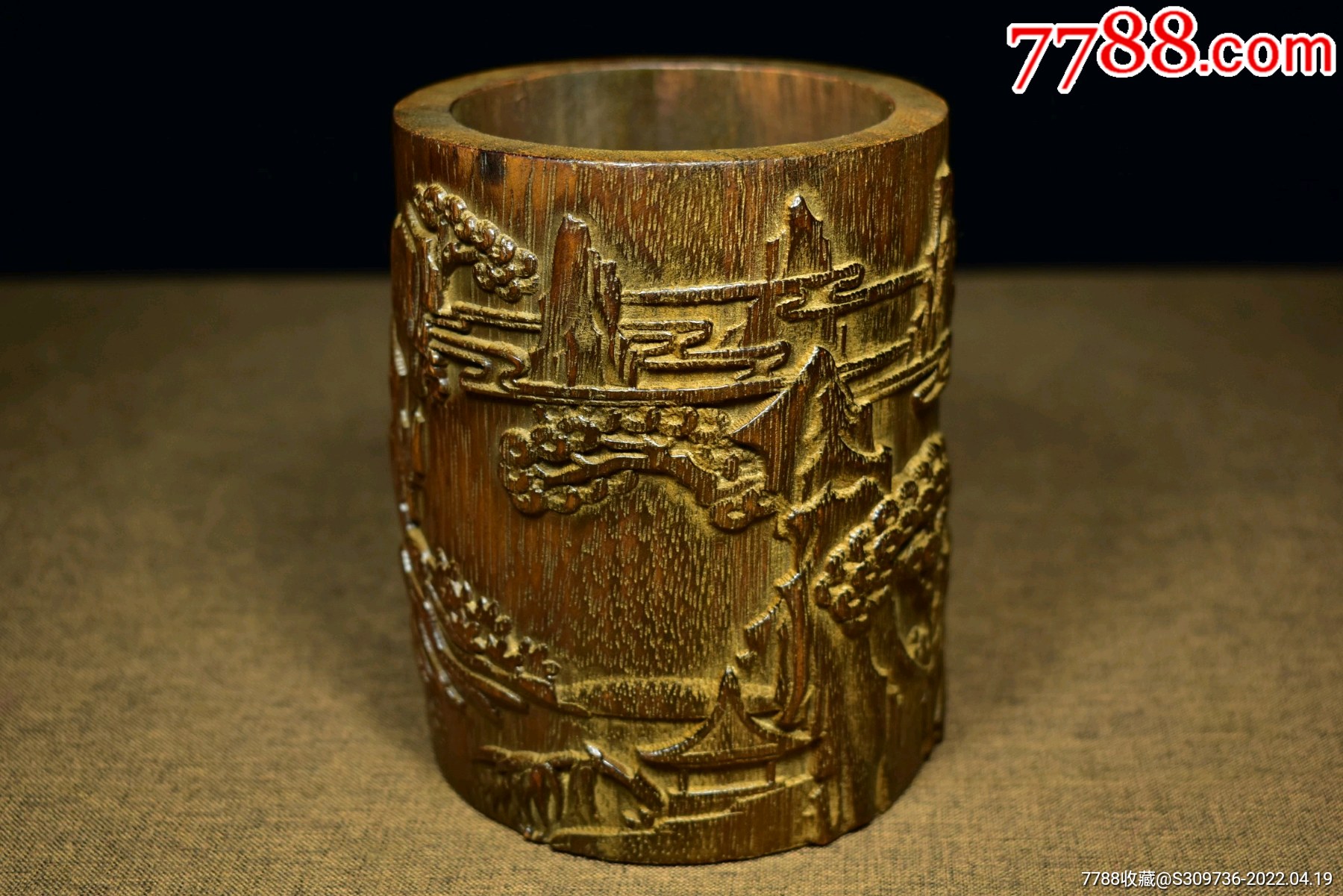 草花梨雕刻山水笔筒