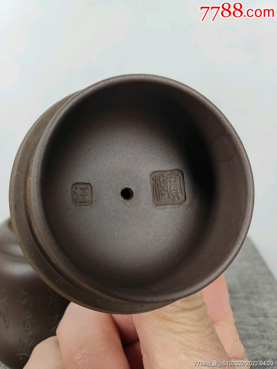 民间收到民藏民国时期汪宝根旭斋底款多色土寿桃老紫砂壶一把包浆醇