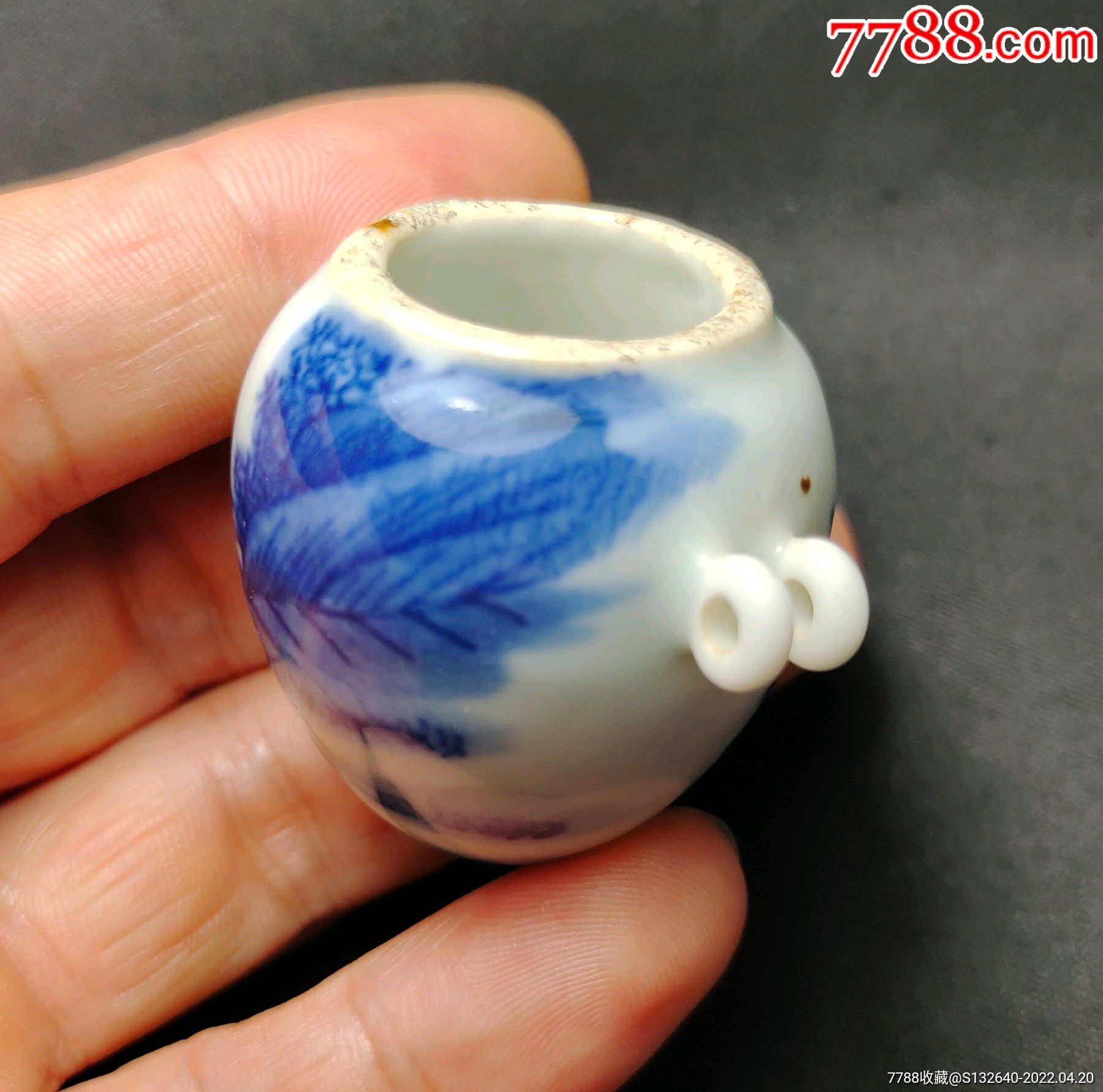 清代精美青花瓷人物鸟食罐