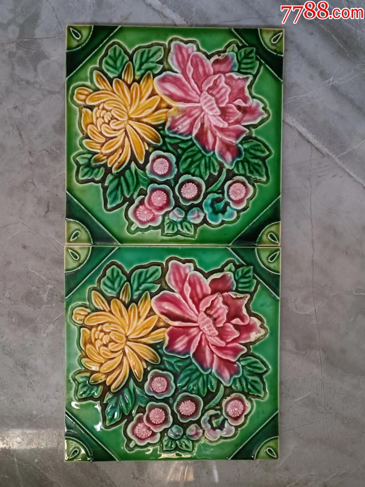 民国花图案瓷砖两块