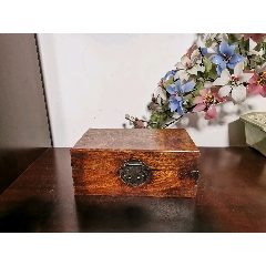 A huanghuali box, Qing dynasty, 19th century | 清十九世紀黃