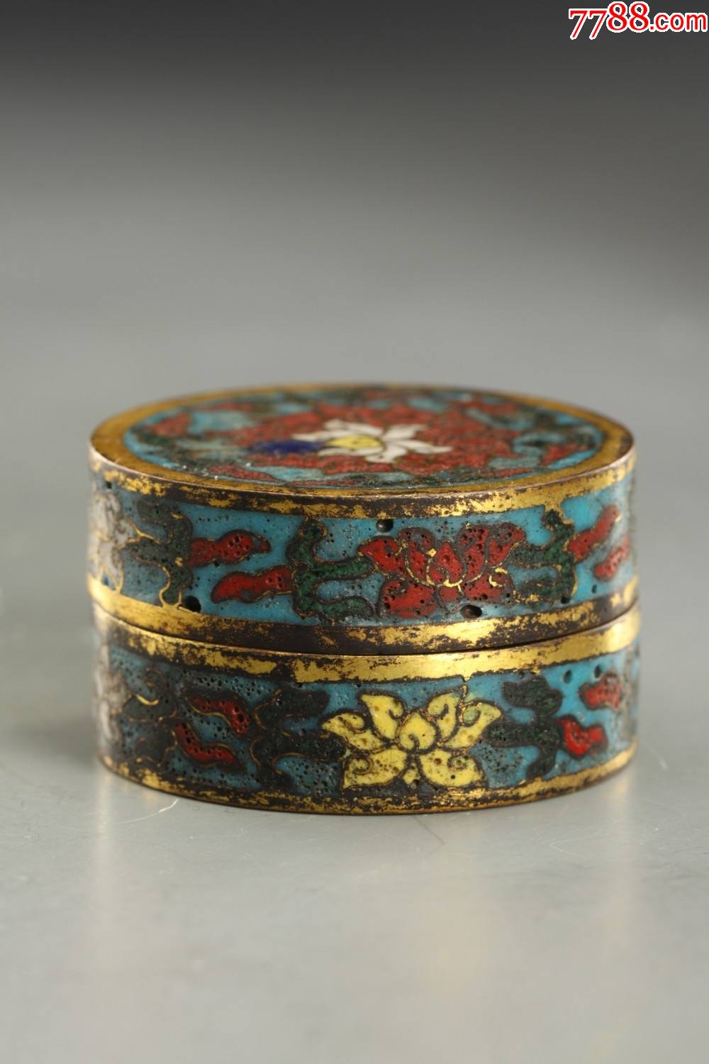 掐丝珐琅花卉纹盖盒