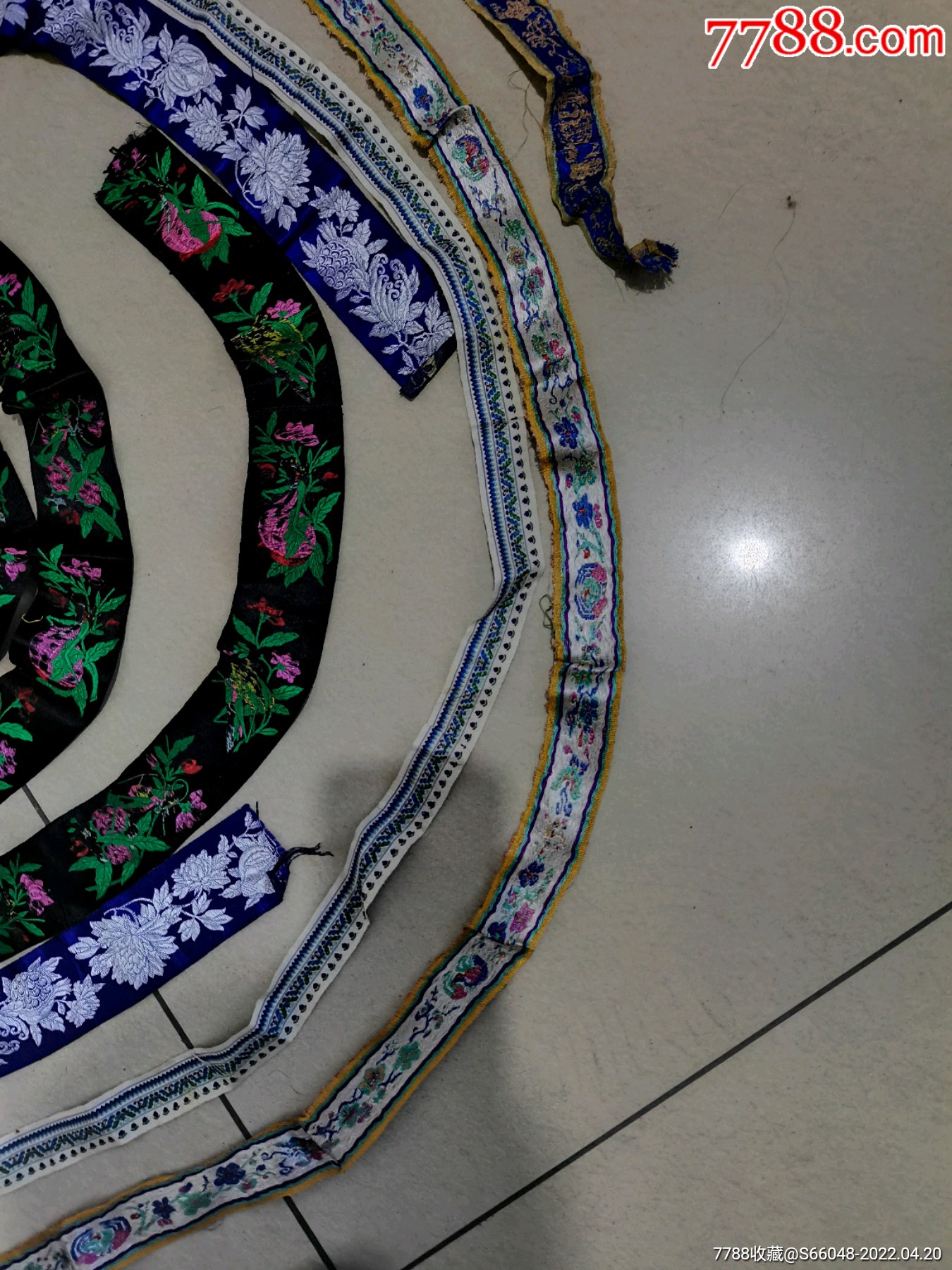 一组漂亮的古代花边绦子