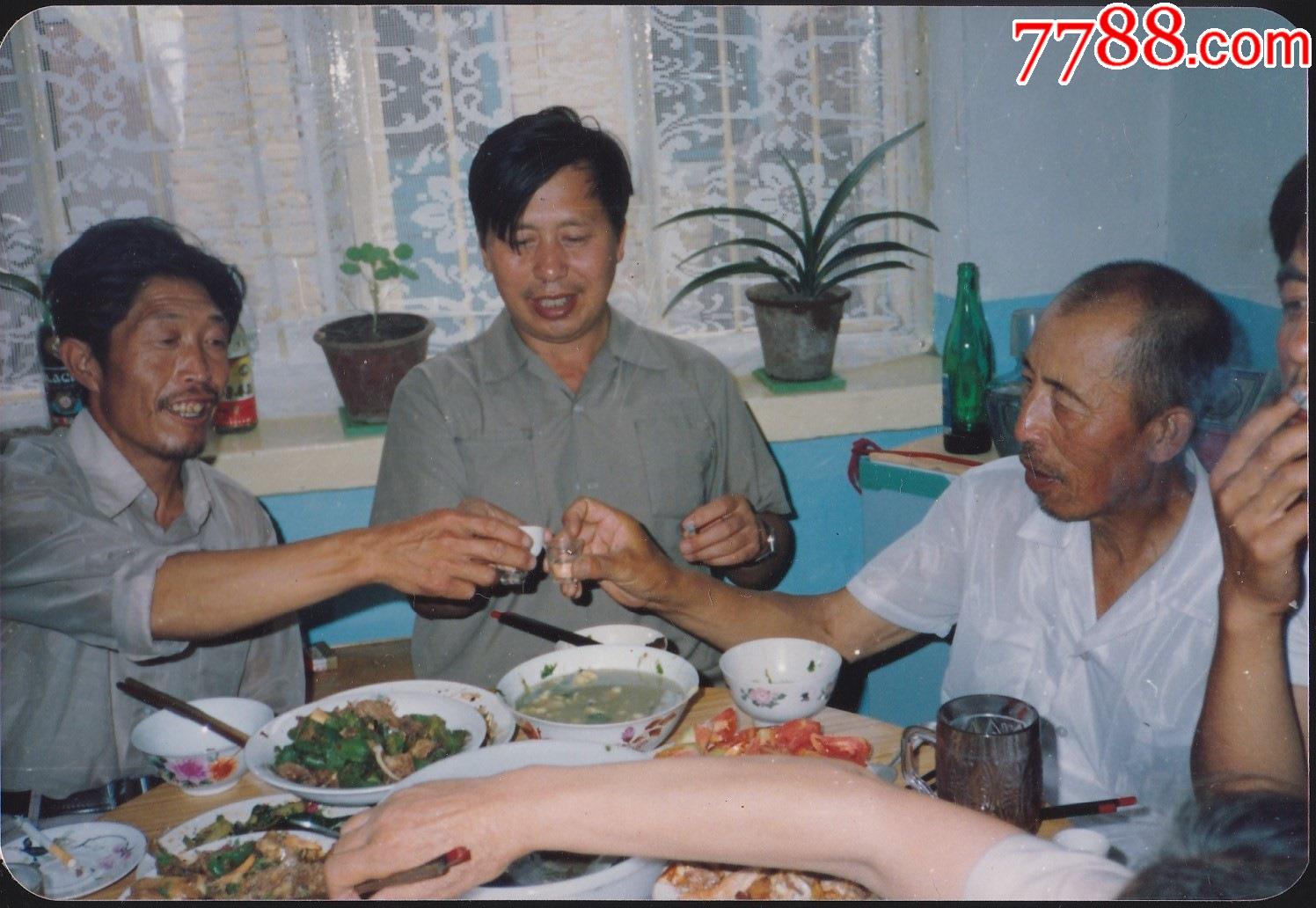 家庭吃饭喝酒合影_老照片_影像会馆【7788收藏__收藏热线】