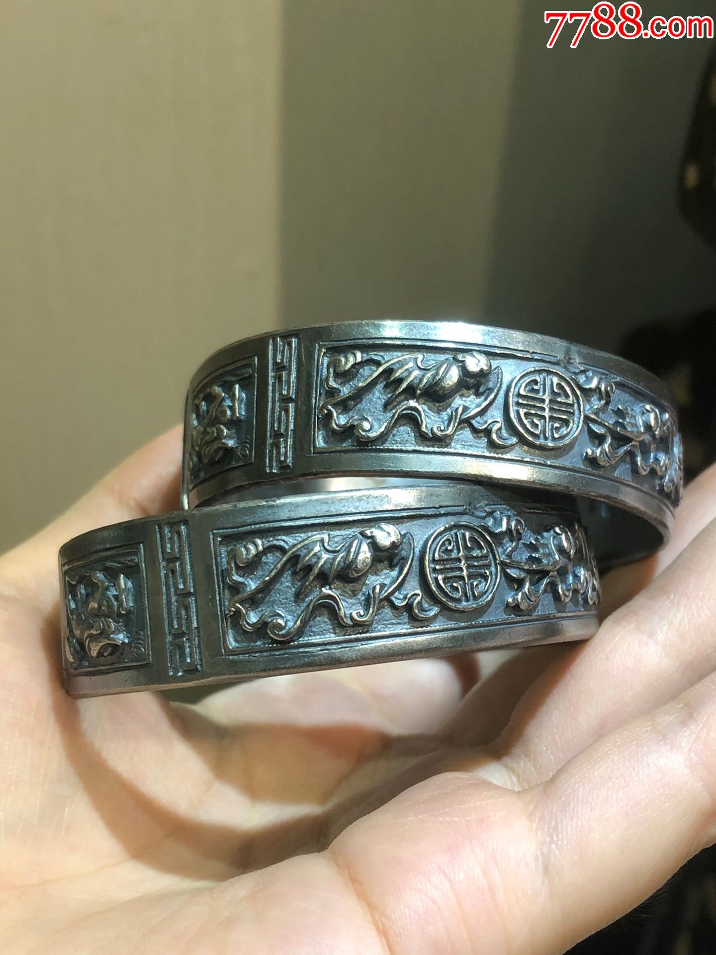 旧藏老纯银福寿纹活口手镯一对