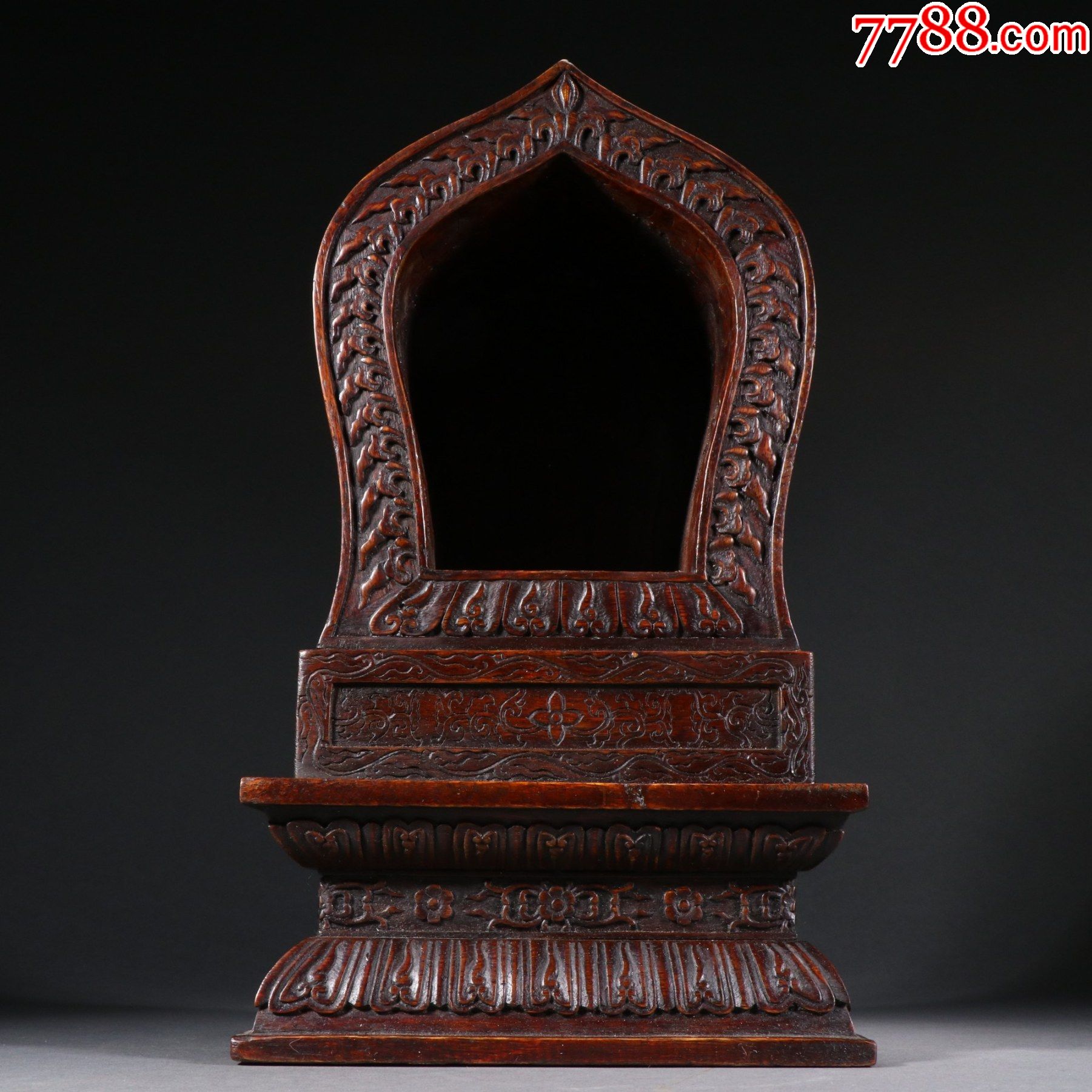 清乾隆老沉香佛教八宝纹佛龛