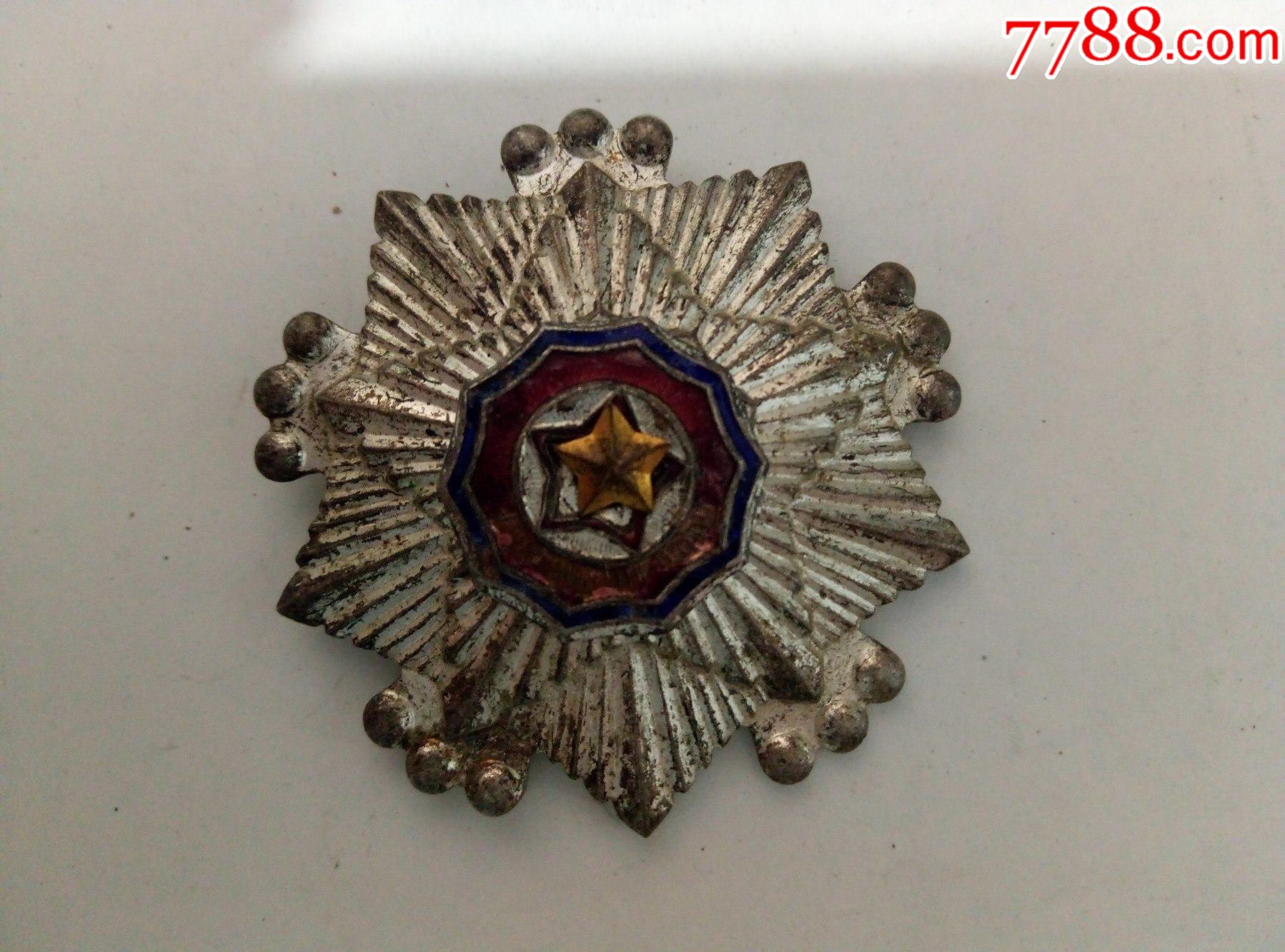 抗美援朝铜质帽徽2