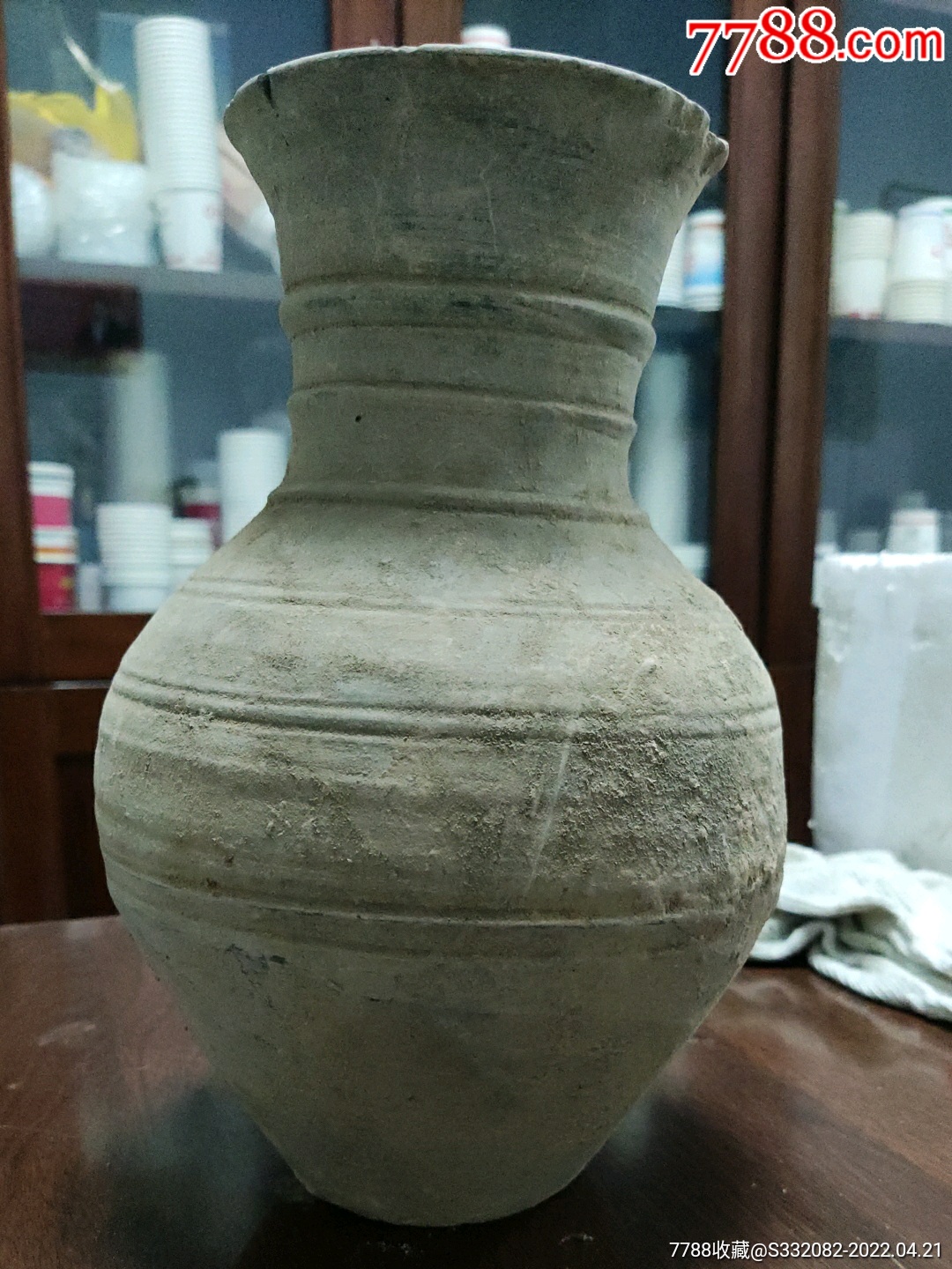 汉代瓶状灰陶罐