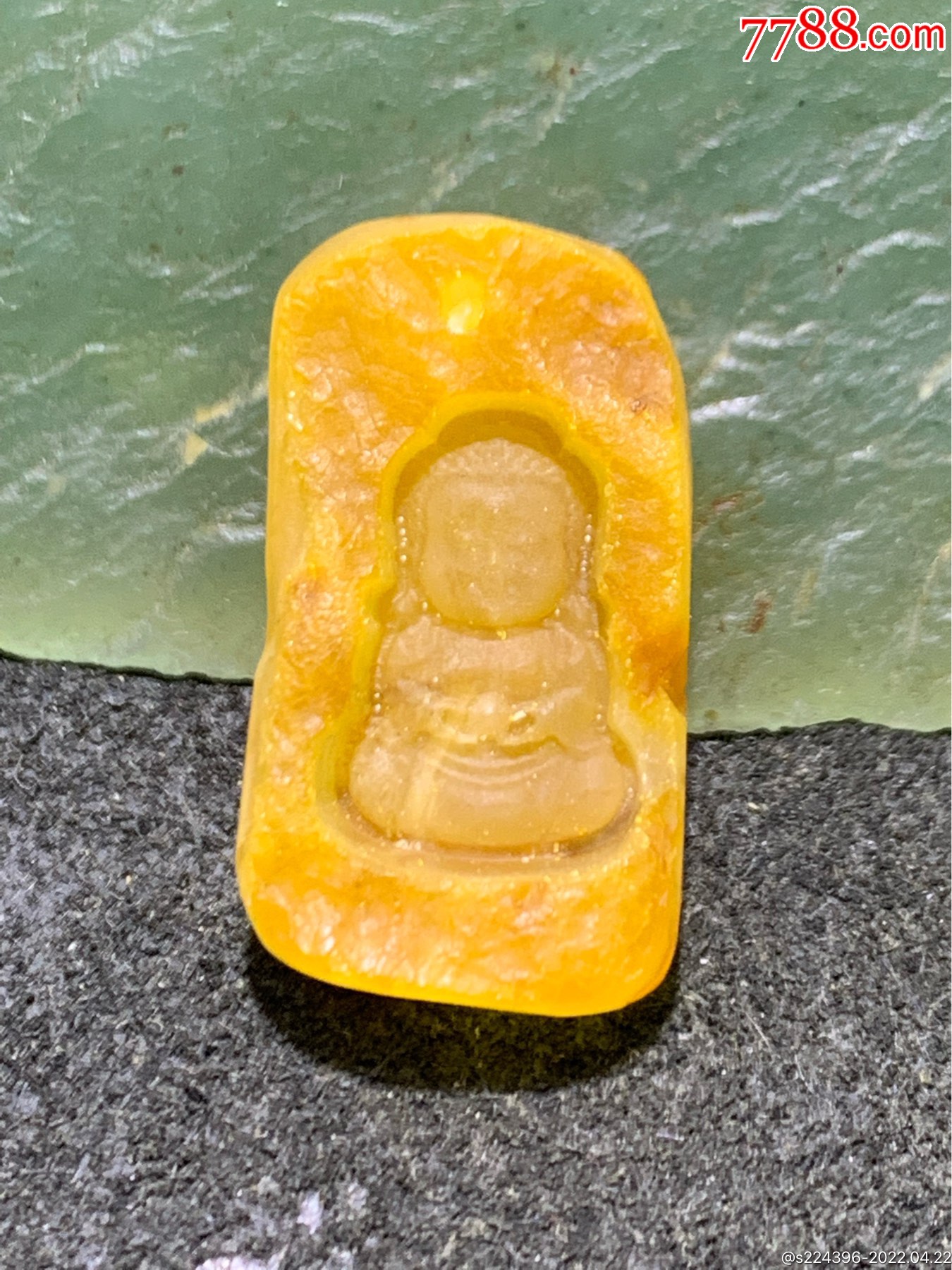 精美天然乌克兰蜜蜡原石雕刻宝宝佛小吊坠一个