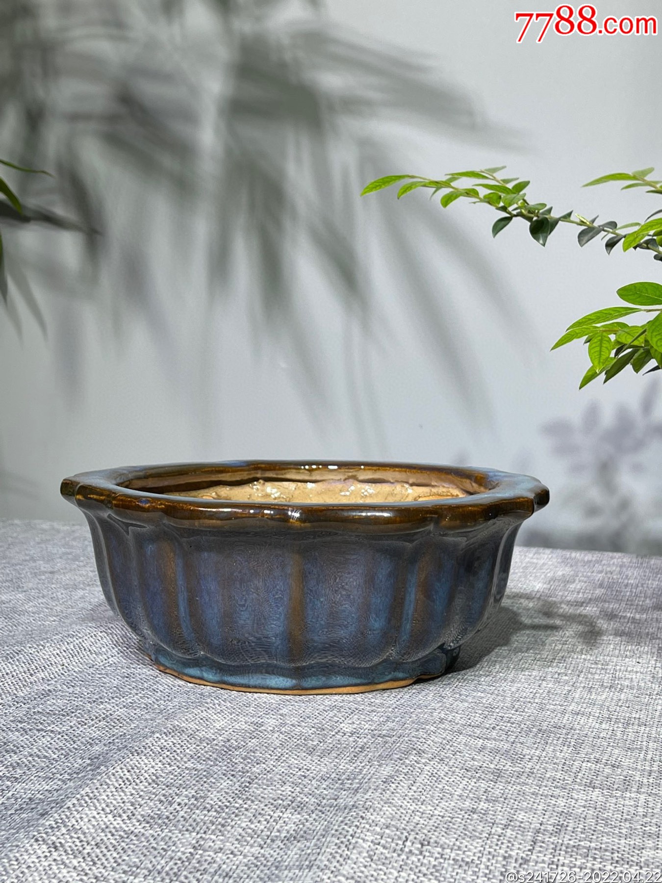 bfq3315蓝釉葵口花盆