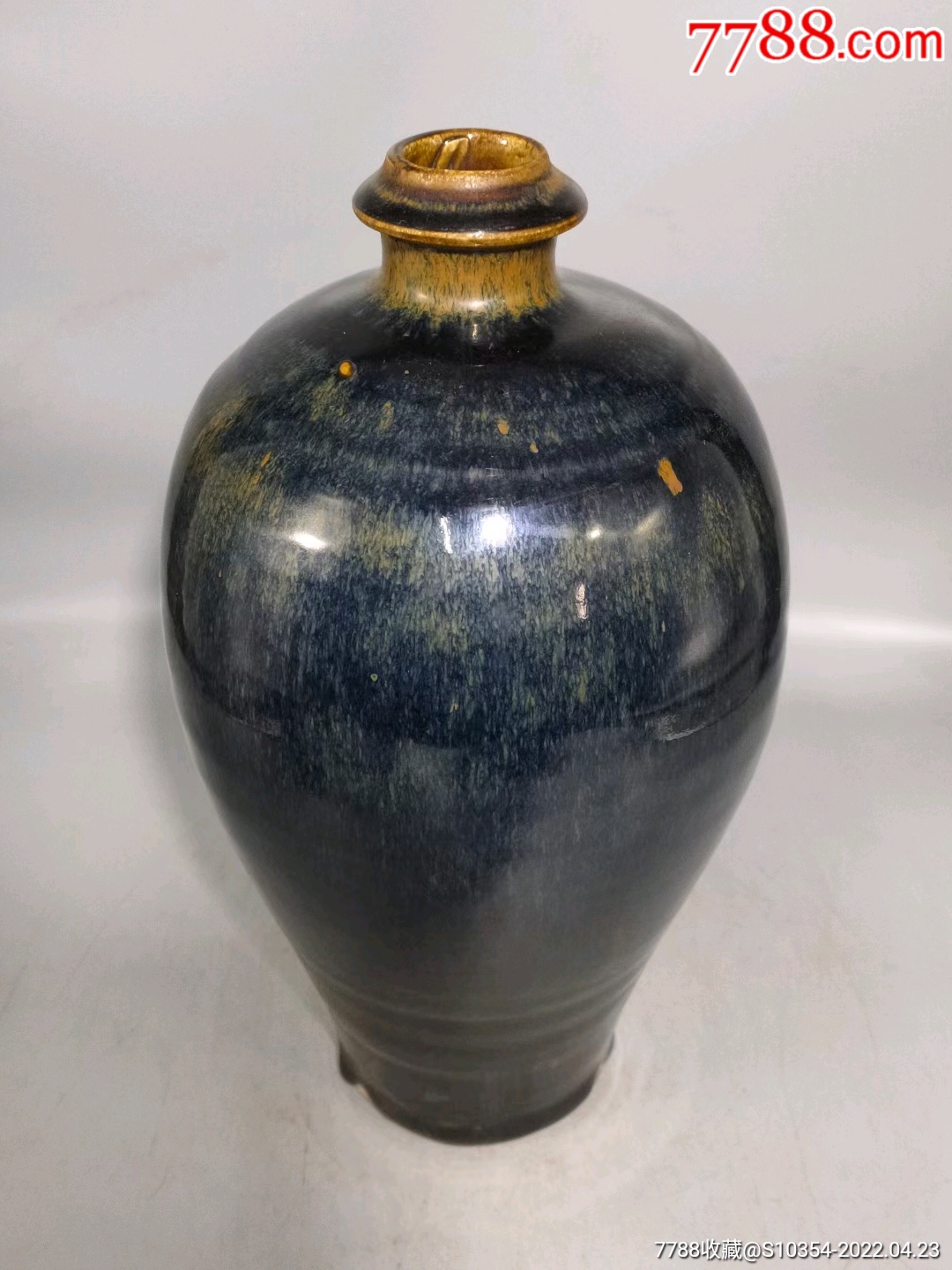 黑釉窑变梅瓶