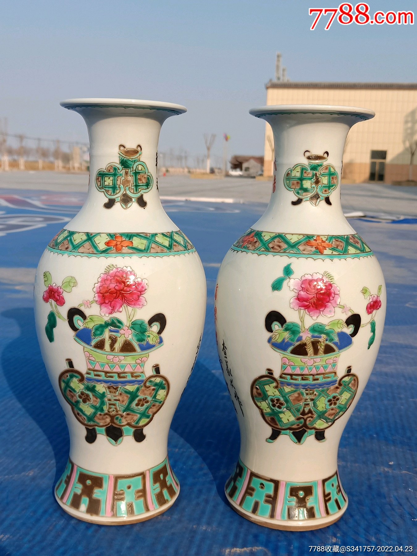 民国粉彩手绘观音瓶一对