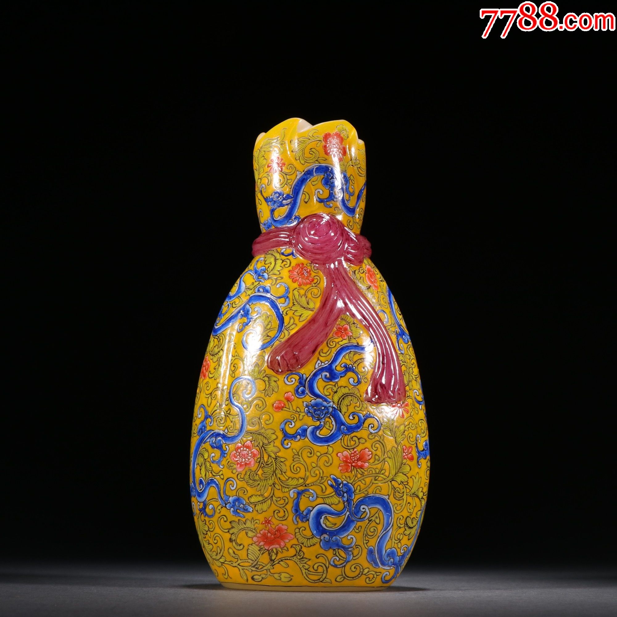 回流料器画珐琅祥龙戏花包袱瓶