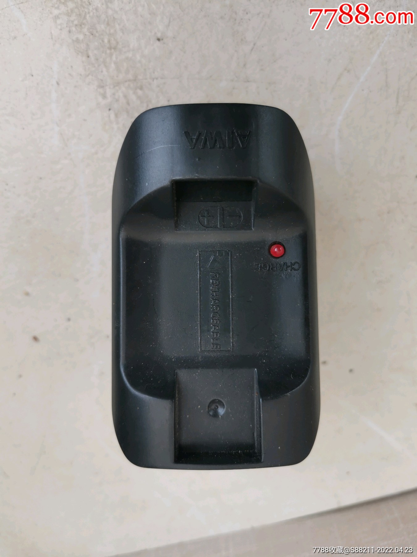 爱华随身听电池充电器