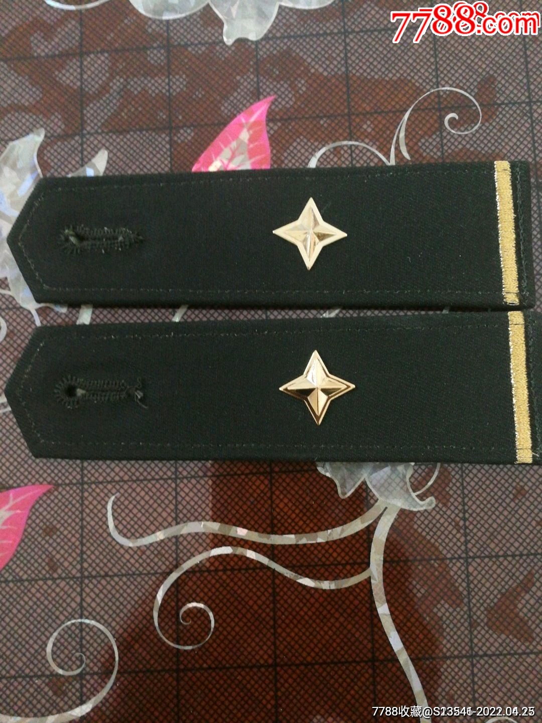 1黄杠1星3号肩章