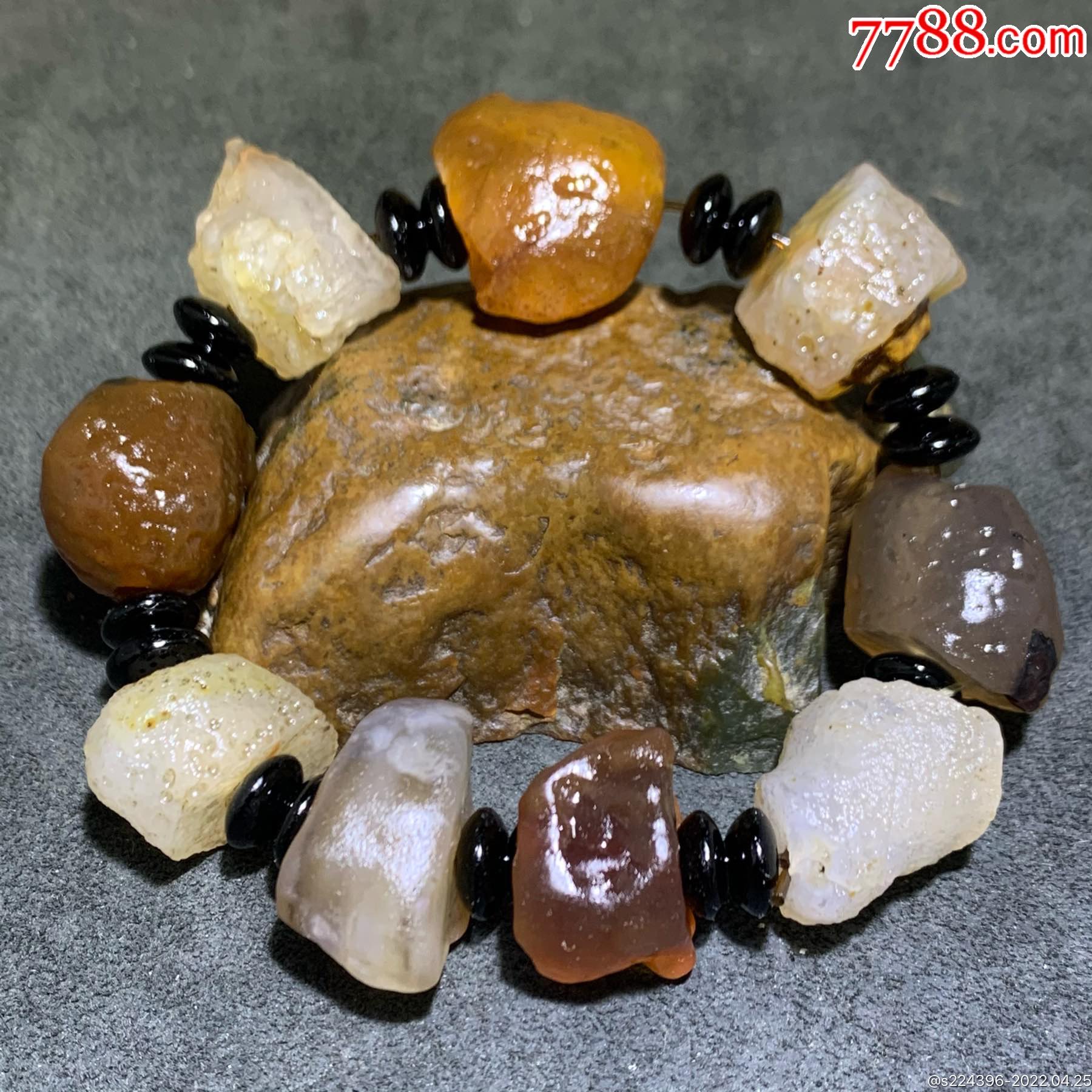 精美阿拉善玛瑙片状原石手串一条