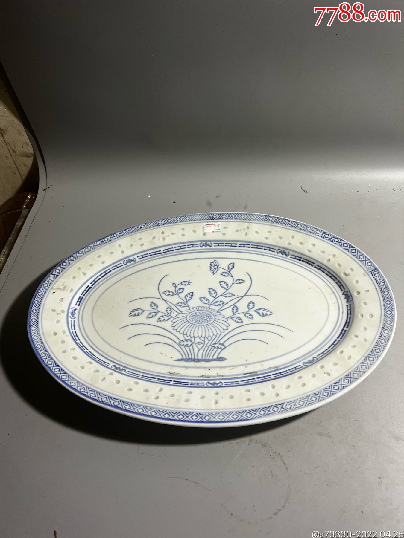 80年代左右,35厘米青花玲珑椭圆形盘子一只_彩绘瓷/彩瓷_第1张_7788