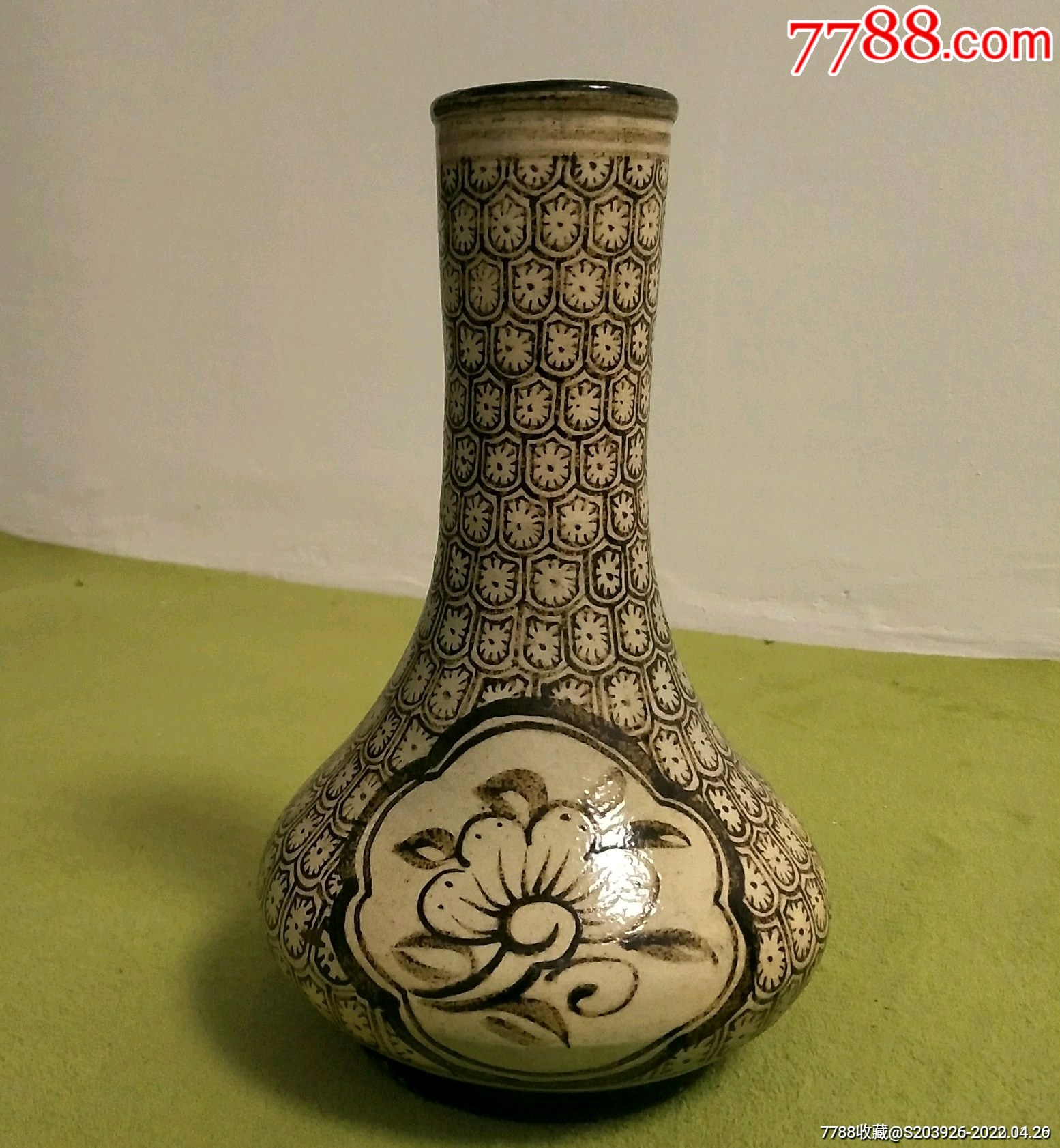 吉州窑开光长颈瓶