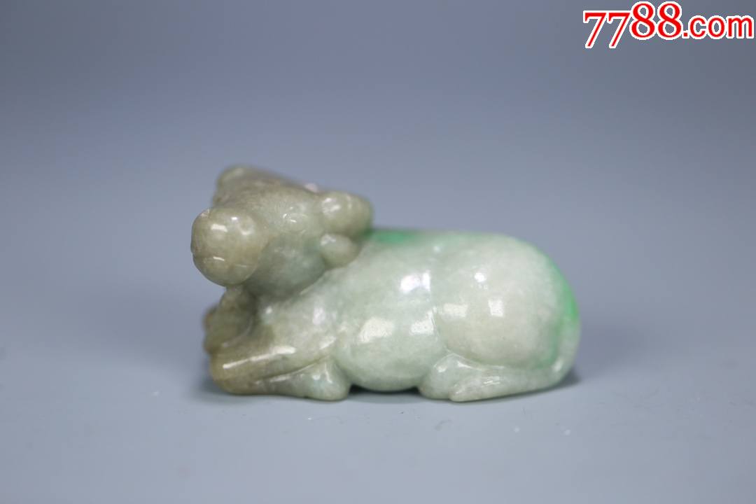 老翡翠牛摆件